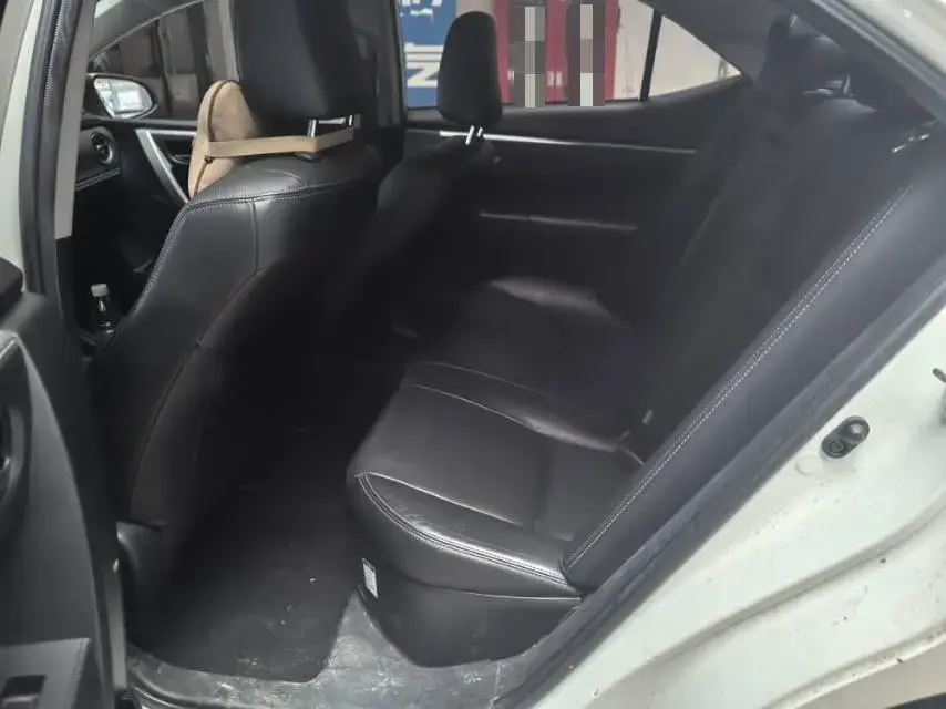 2019 TOYOTA COROLLA thumbnail 4