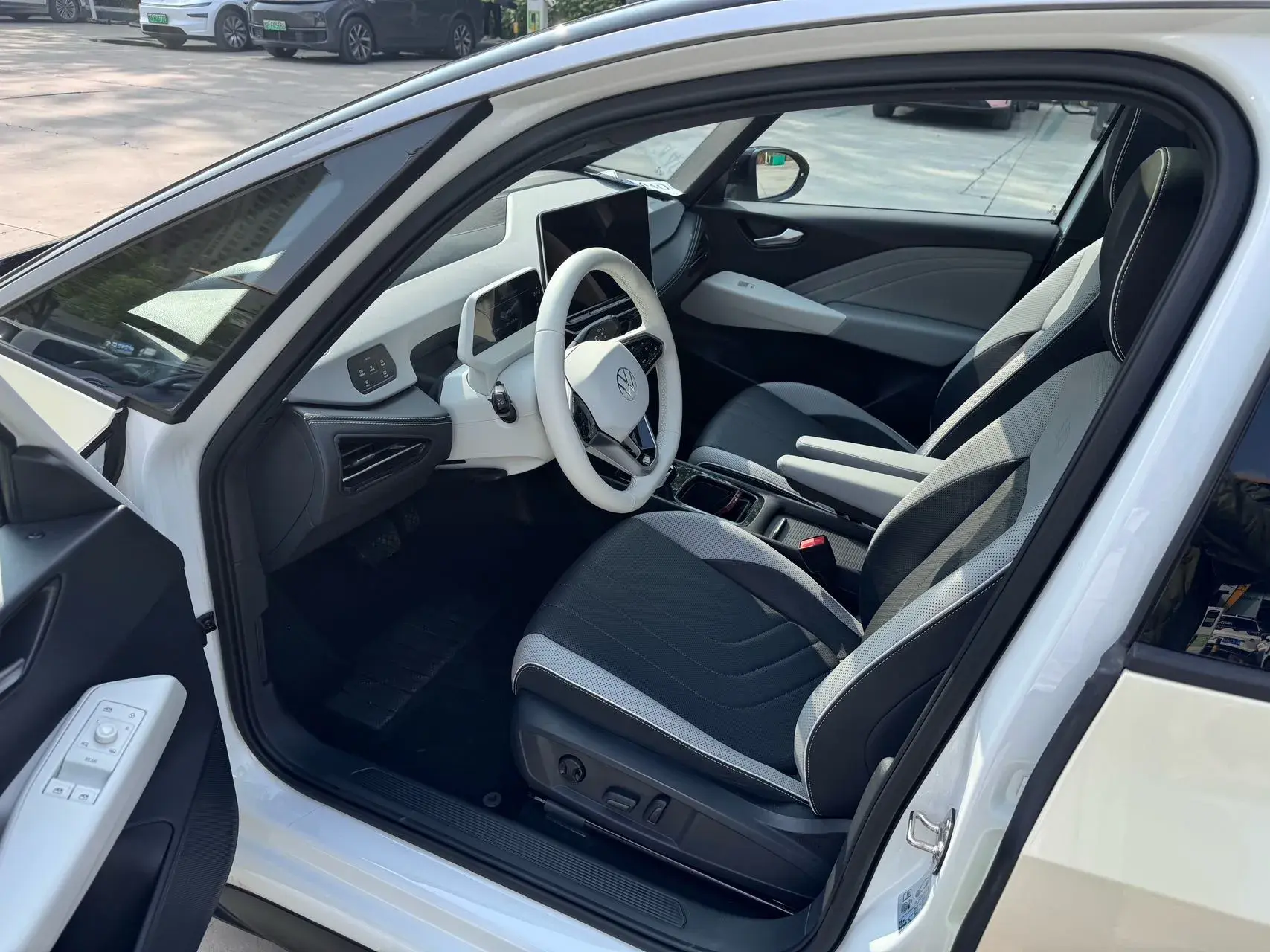 2025 VOLKSWAGEN ID.3 thumbnail 3