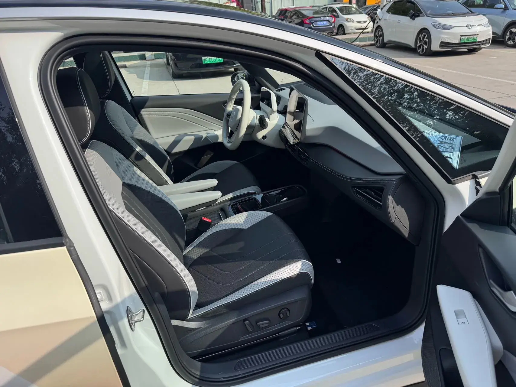 2025 VOLKSWAGEN ID.3 thumbnail 4