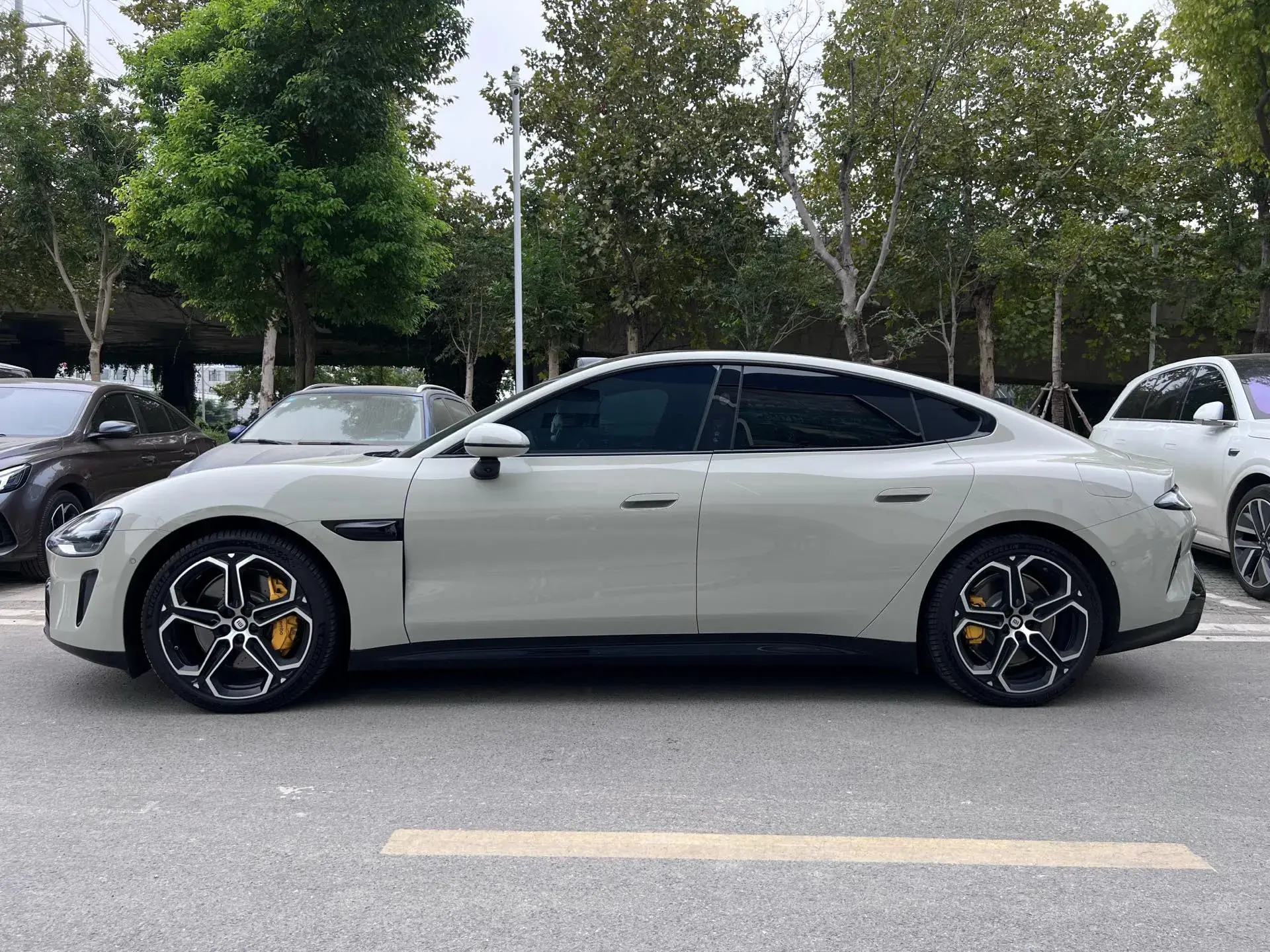 2024 MI SU7 thumbnail 4