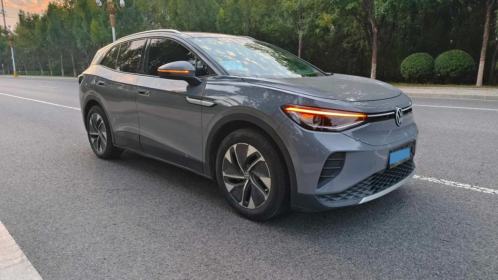 2024 VOLKSWAGEN ID.4 thumbnail 2