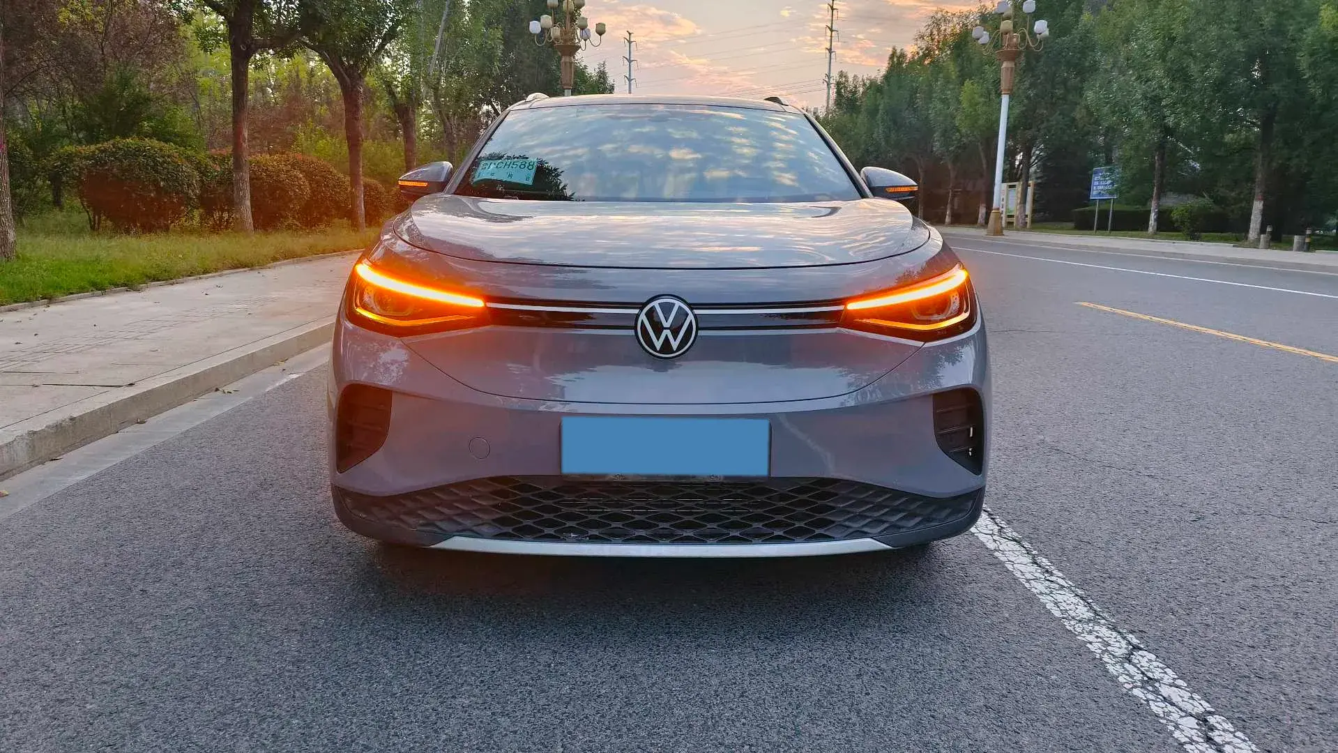 2024 VOLKSWAGEN ID.4 thumbnail 3