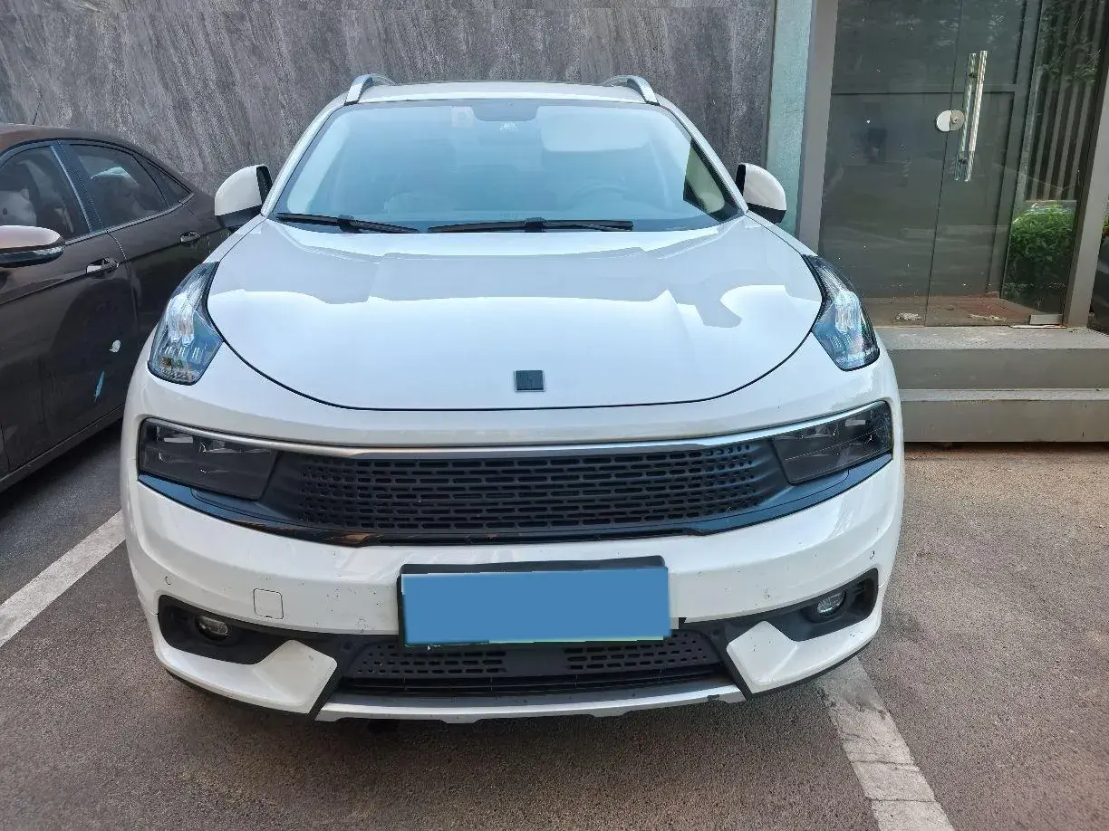 2019 LYNK&CO 01 thumbnail 2