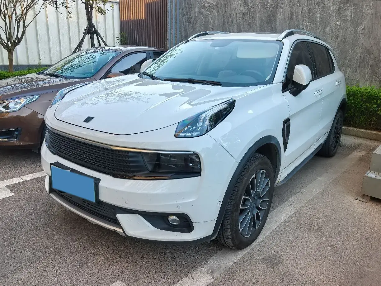 2019 LYNK&CO 01 view 1