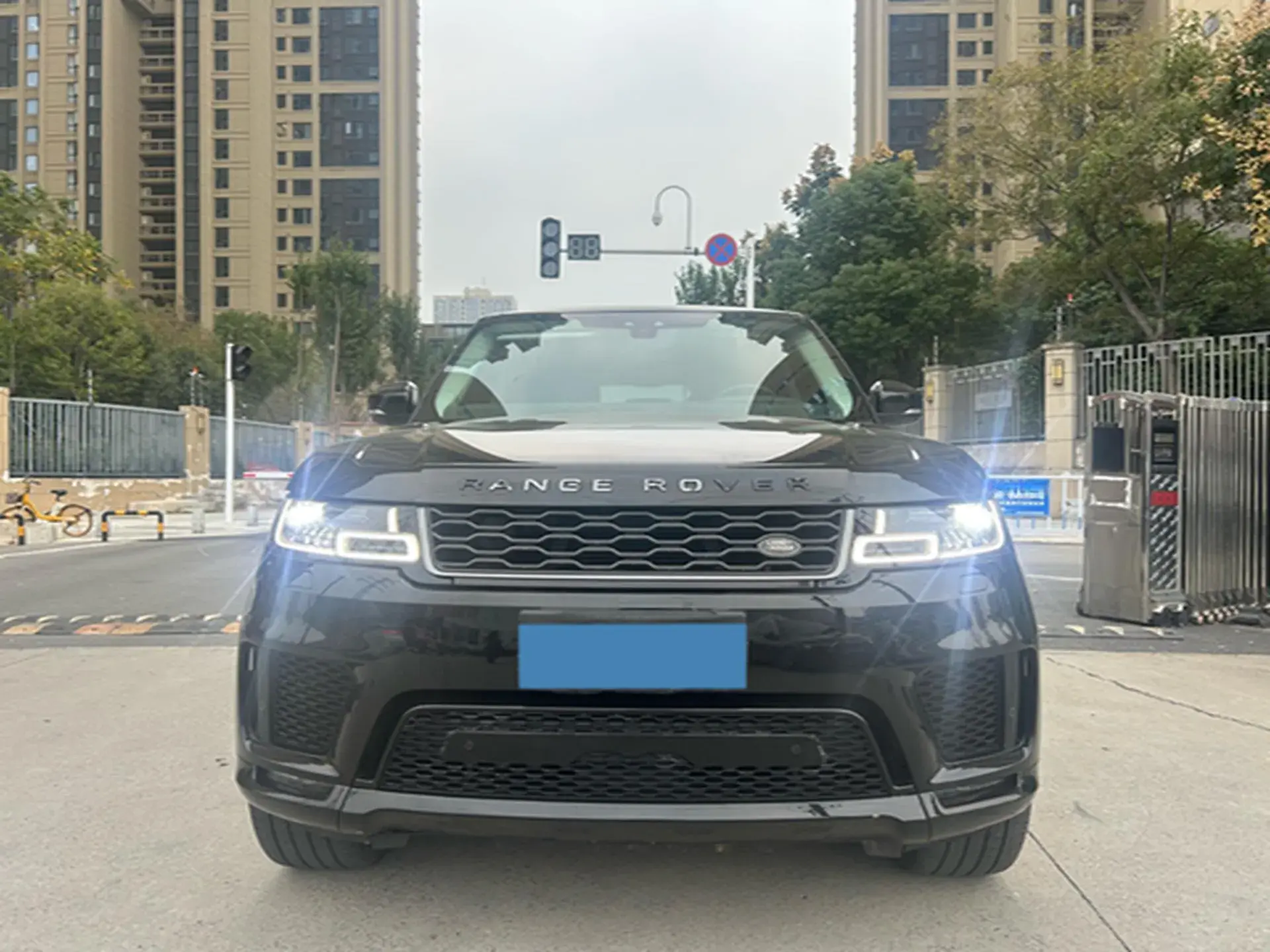 2018 LAND ROVER thumbnail 2