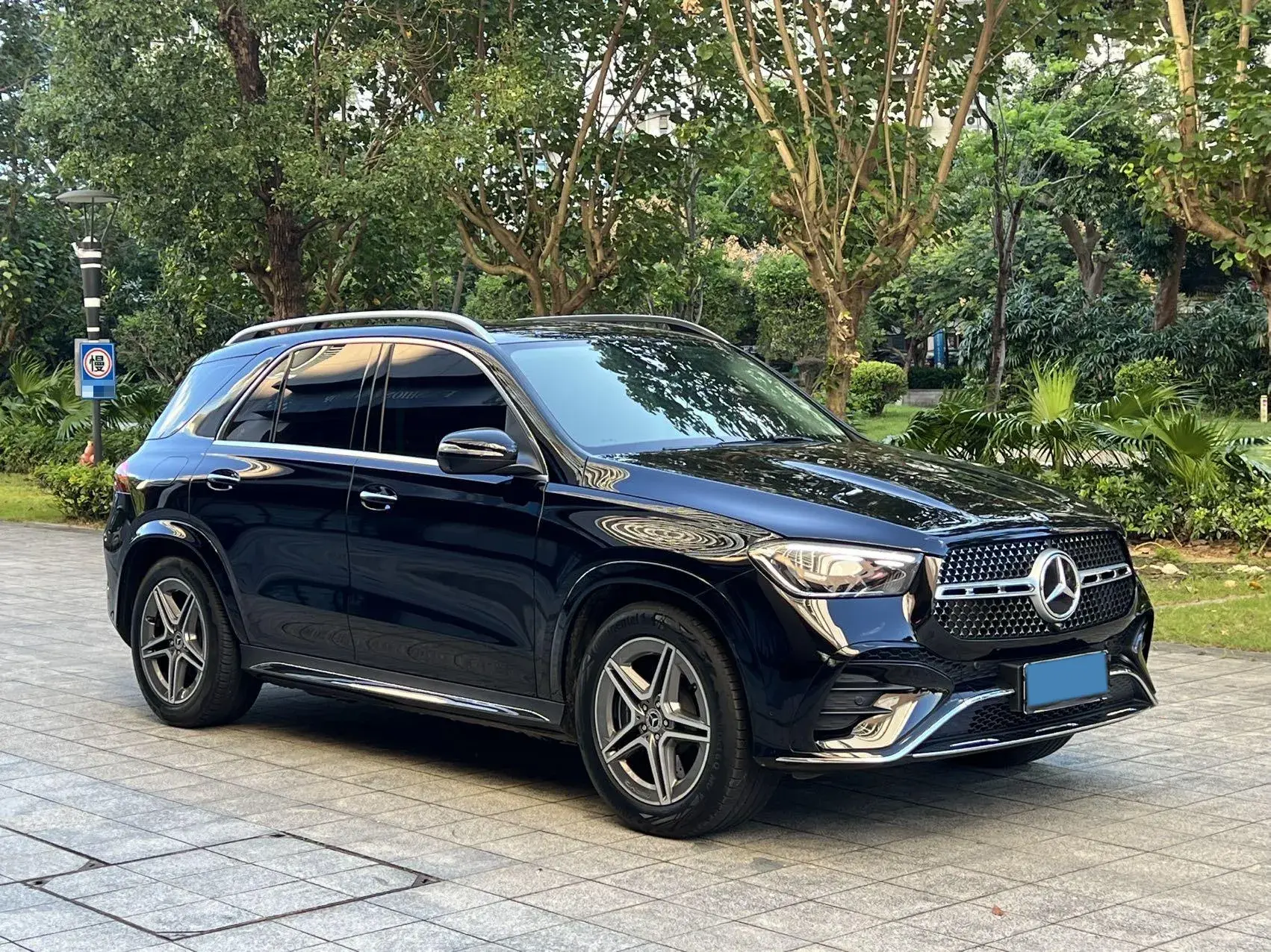 2025 MERCEDES-BENZ GLE thumbnail 3