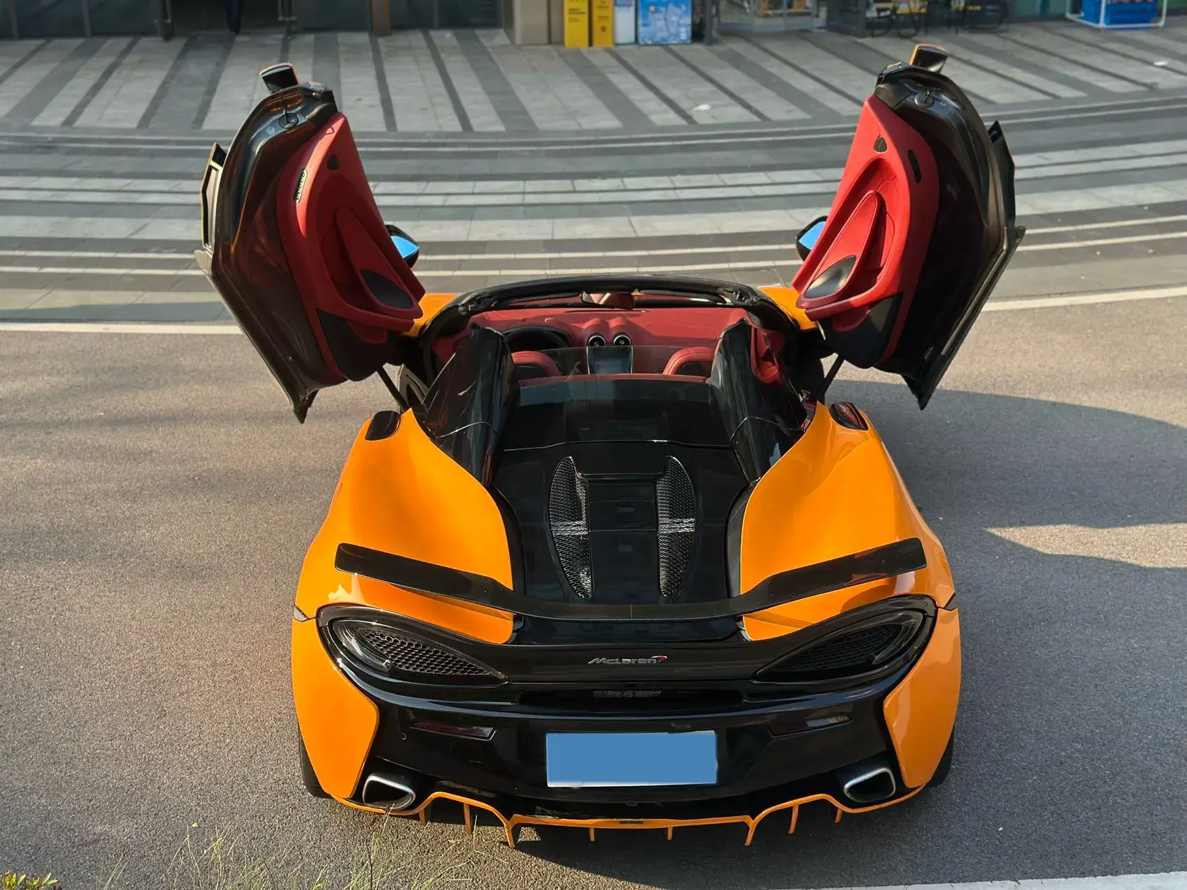 2019 MCLAREN 570 thumbnail 4