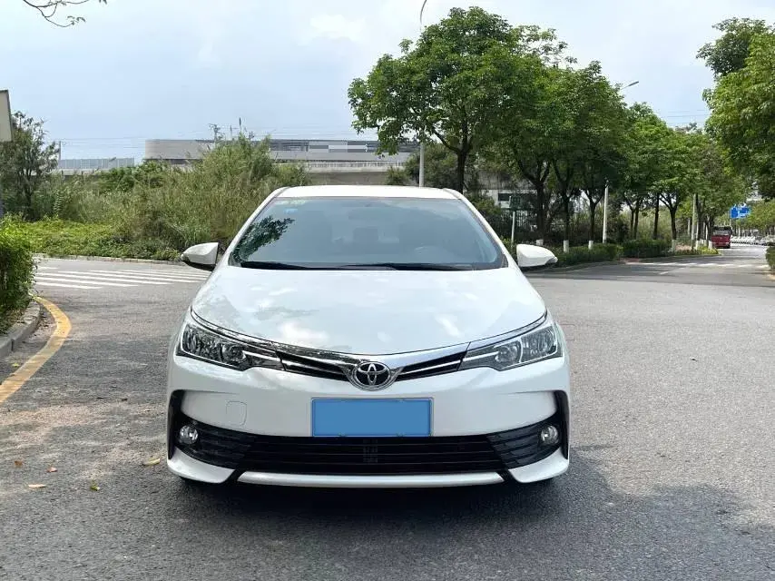 2018 TOYOTA COROLLA thumbnail 4