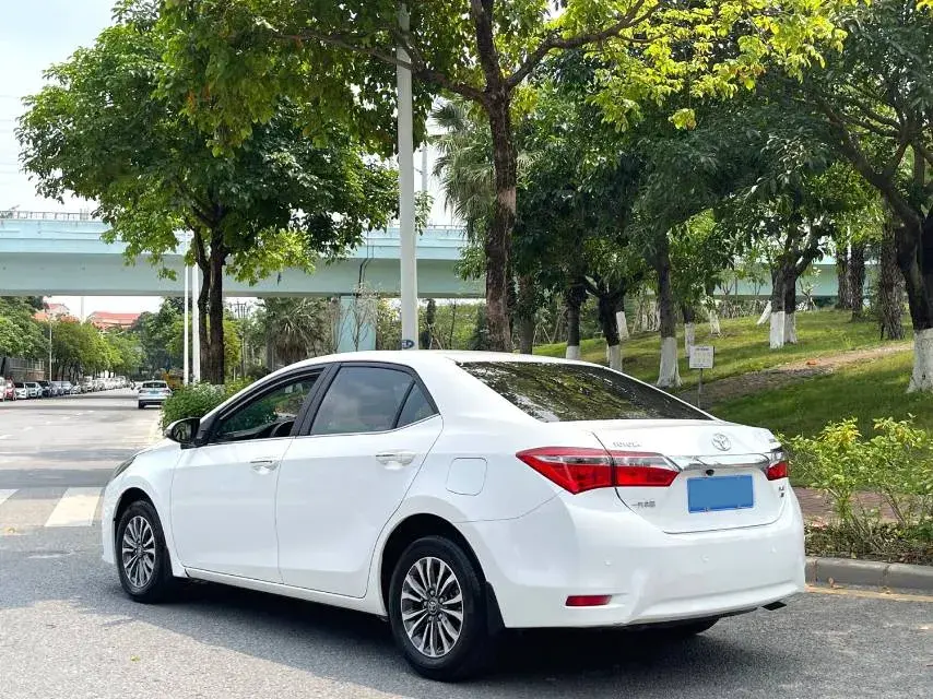 2018 TOYOTA COROLLA thumbnail 2