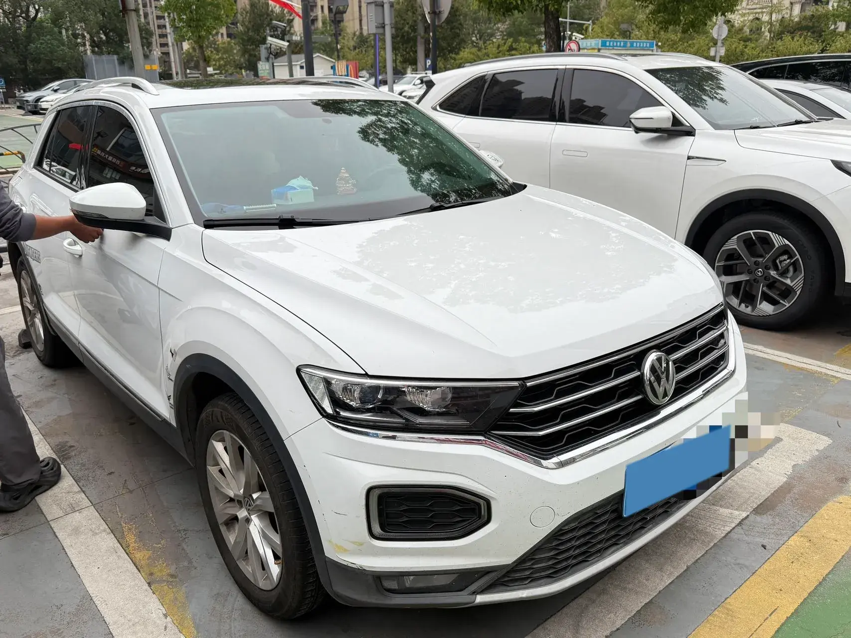 2018 VOLKSWAGEN T-ROC thumbnail 2