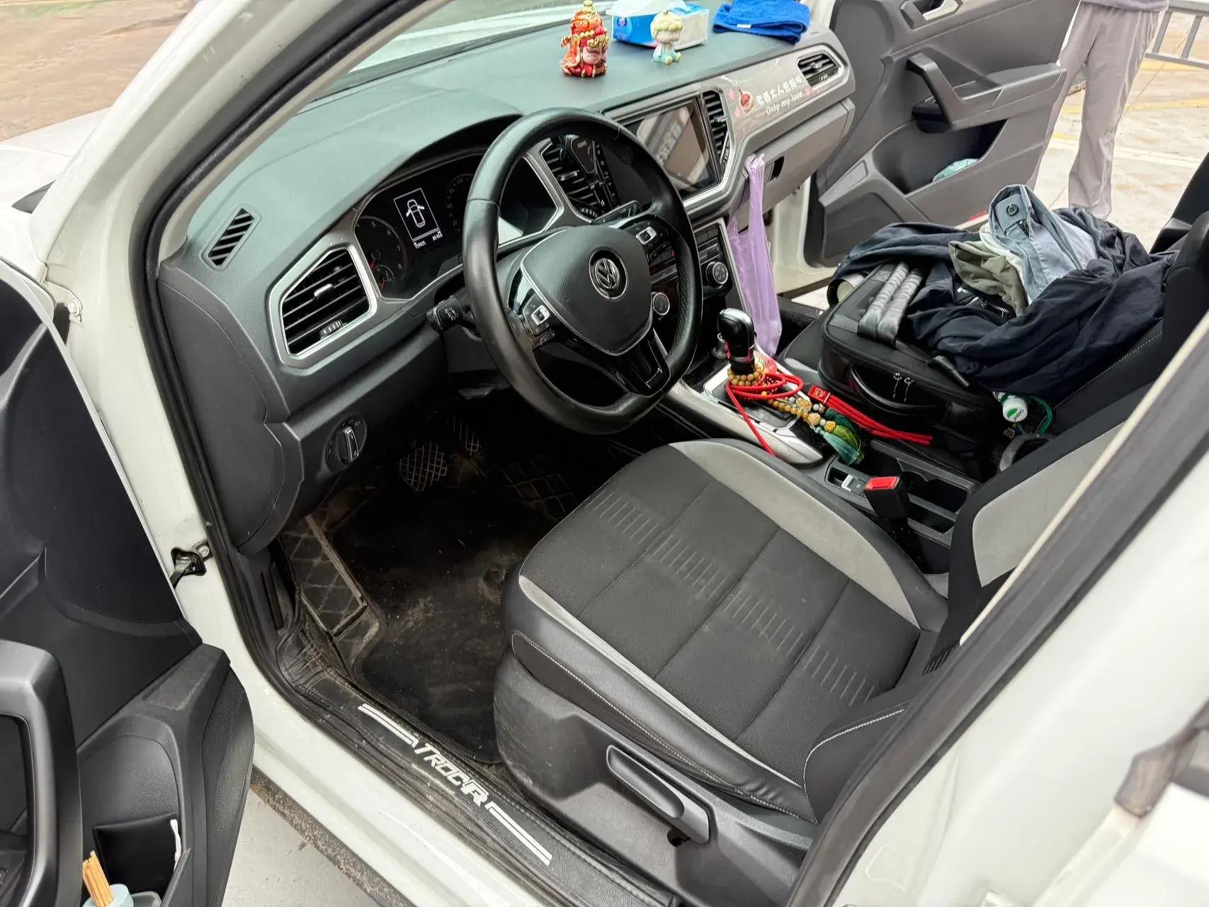 2018 VOLKSWAGEN T-ROC thumbnail 4