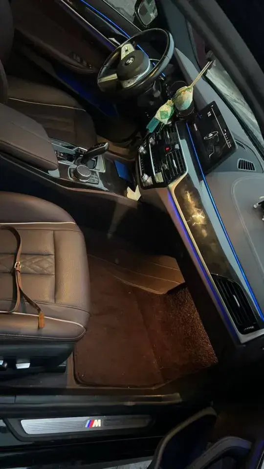 2022 BMW 5 thumbnail 4