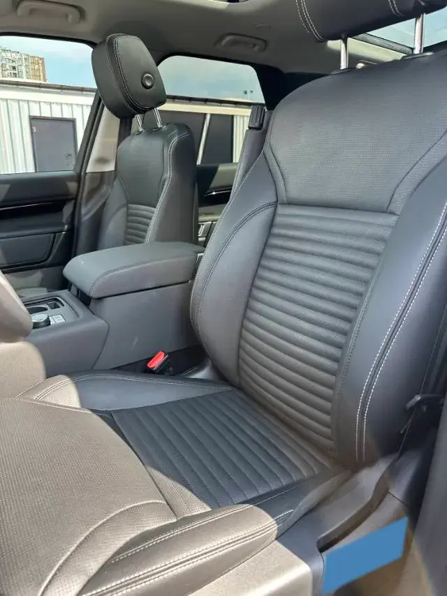 2024 LAND ROVER thumbnail 4