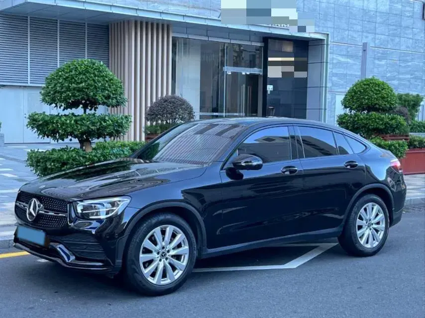 2021 MERCEDES-BENZ GLC view 1