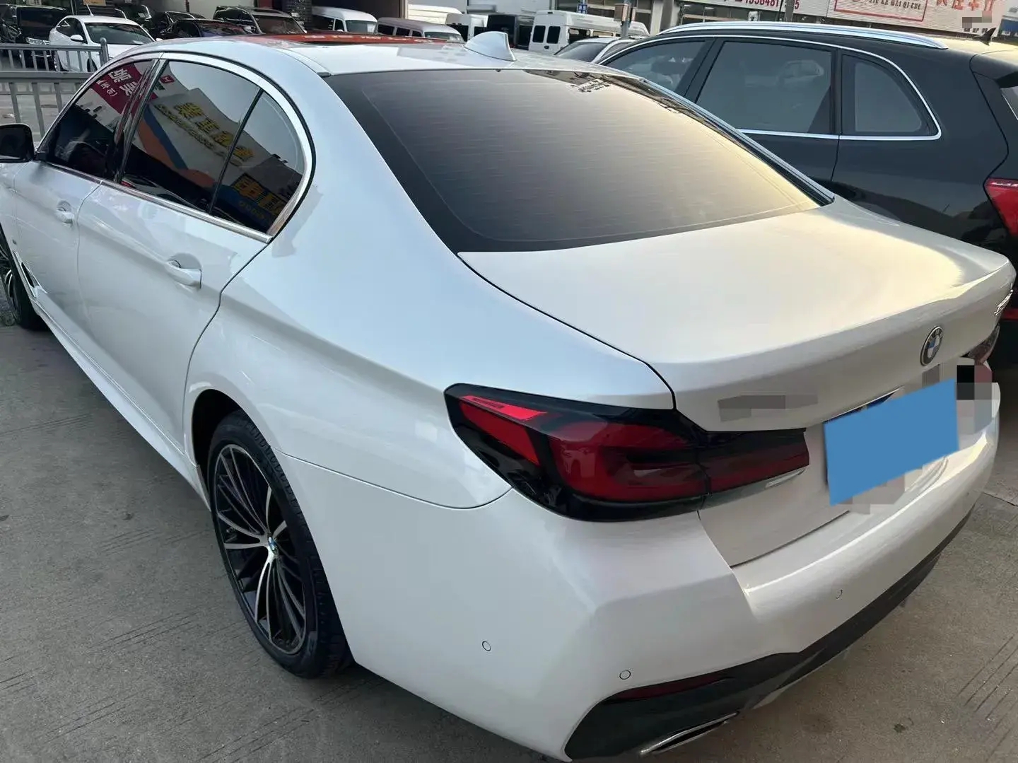 2022 BMW 5 thumbnail 4