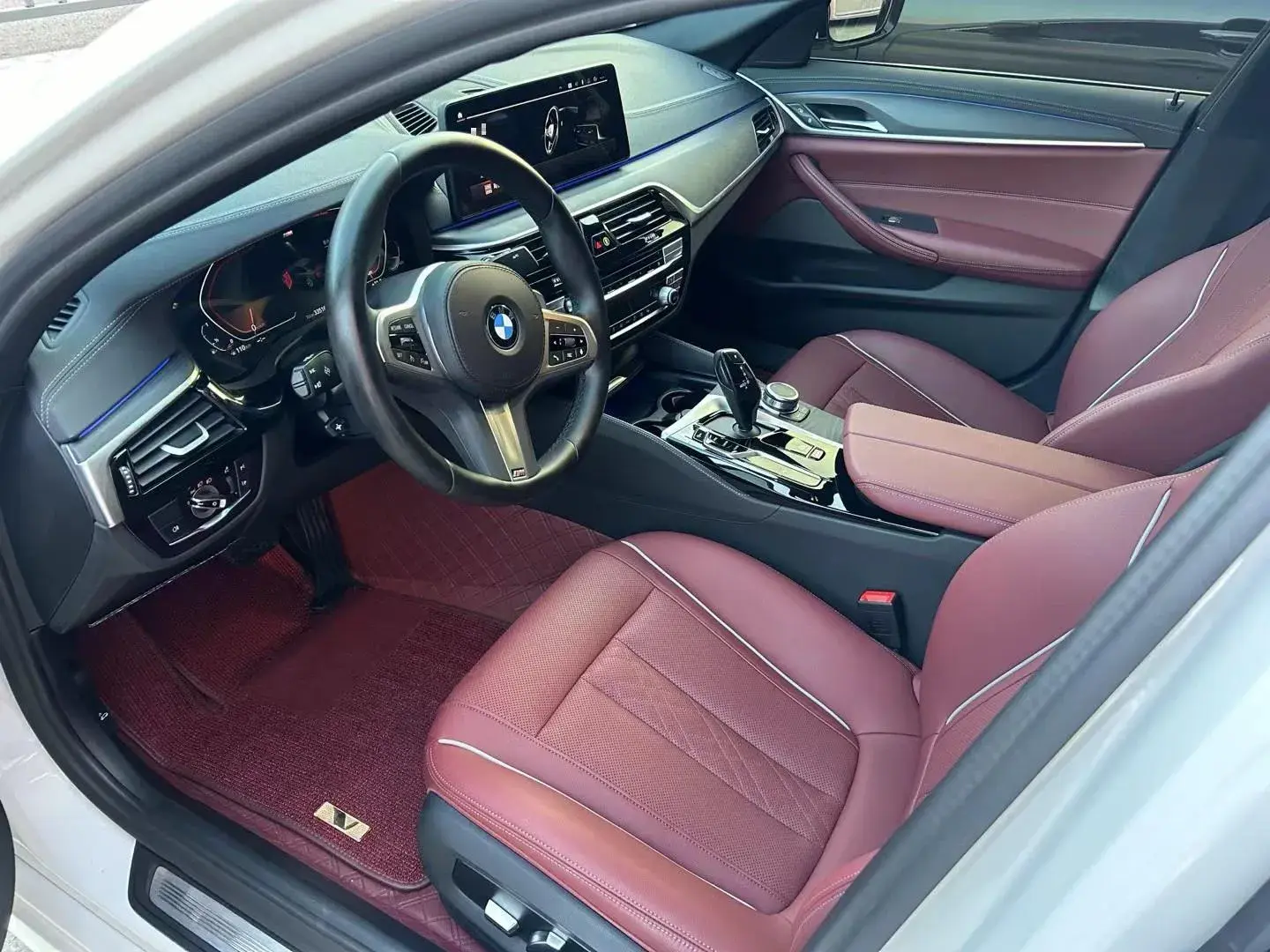 2022 BMW 5 thumbnail 2