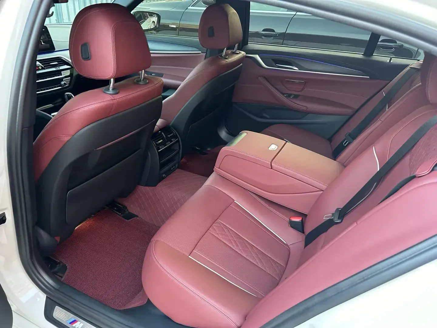 2022 BMW 5 thumbnail 3