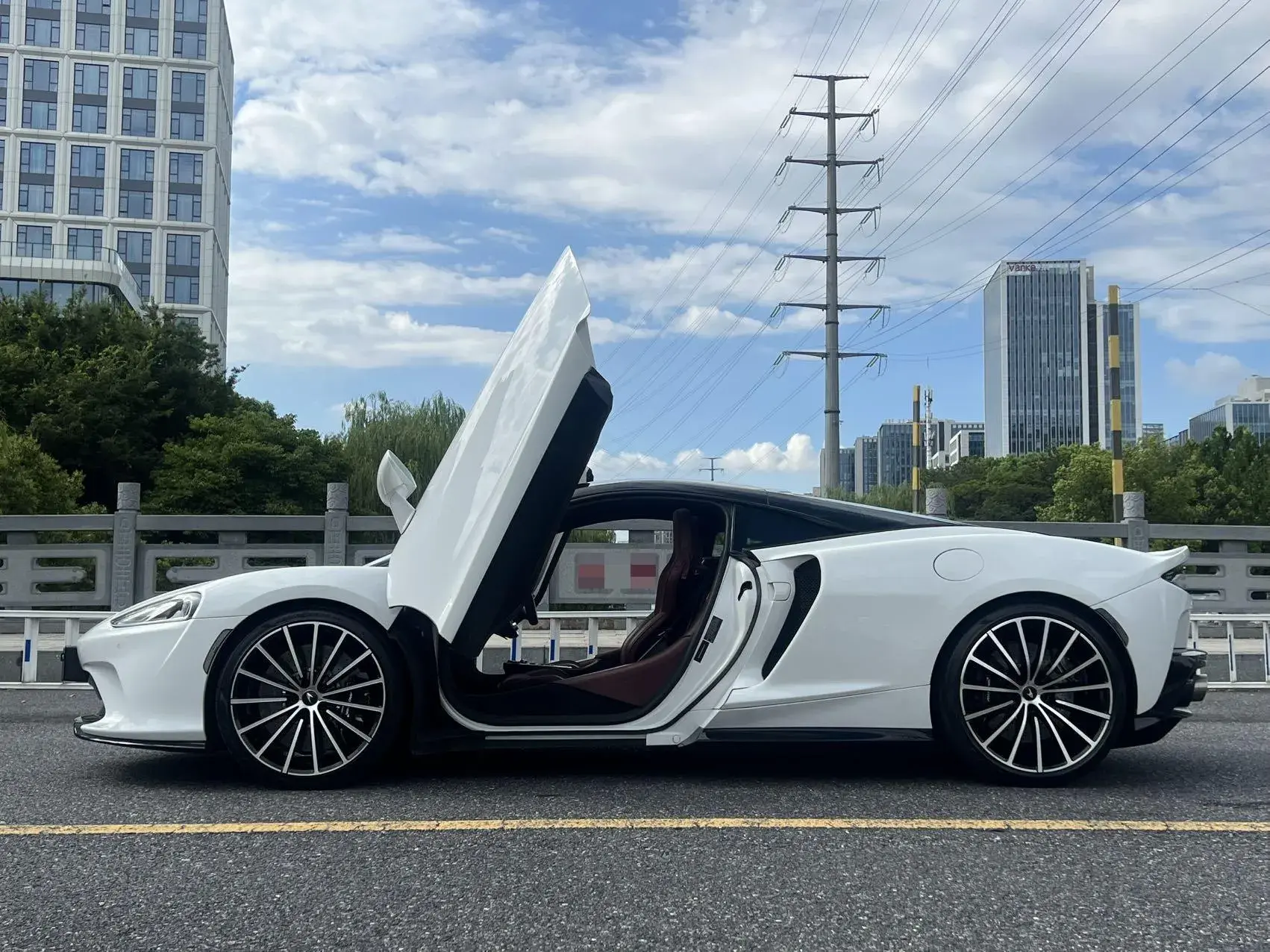 2022 MCLAREN GT thumbnail 3