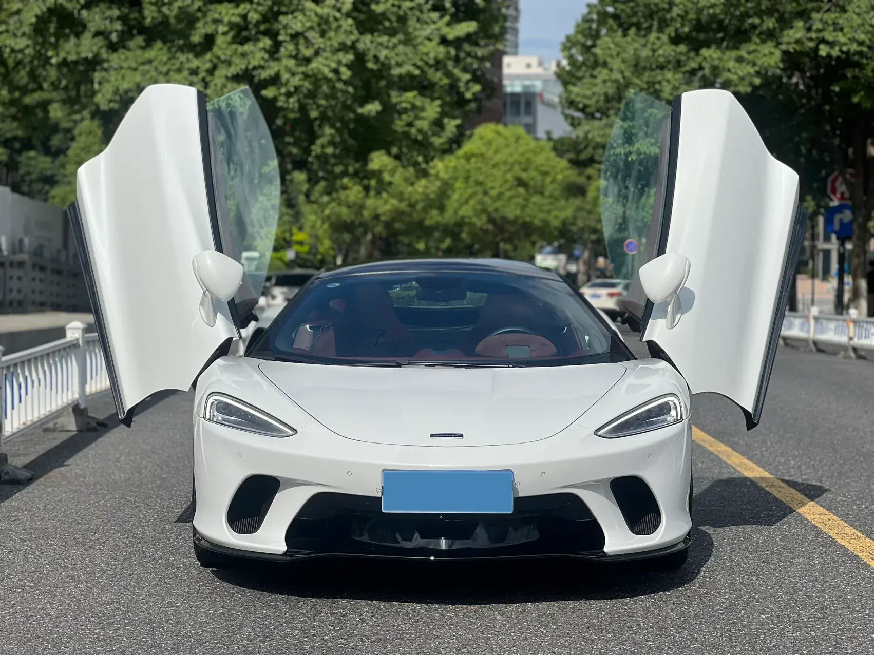 2022 MCLAREN GT thumbnail 2