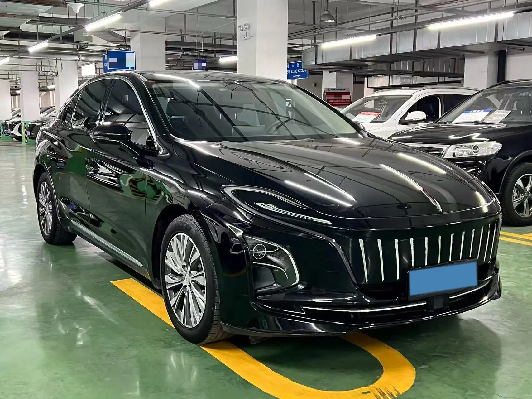 2021 HONGQI E-QM5 thumbnail 3