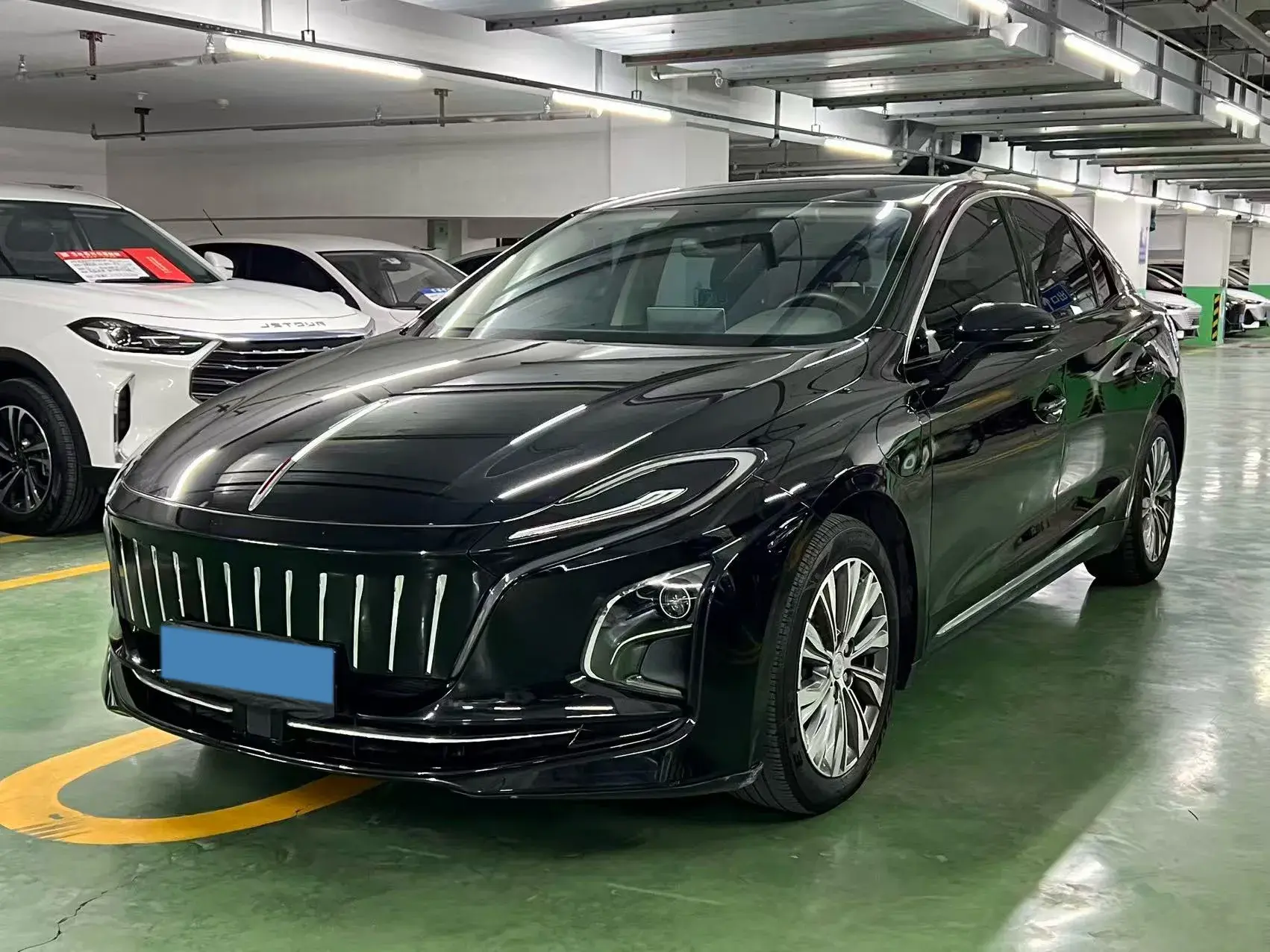 2021 HONGQI E-QM5 view 1