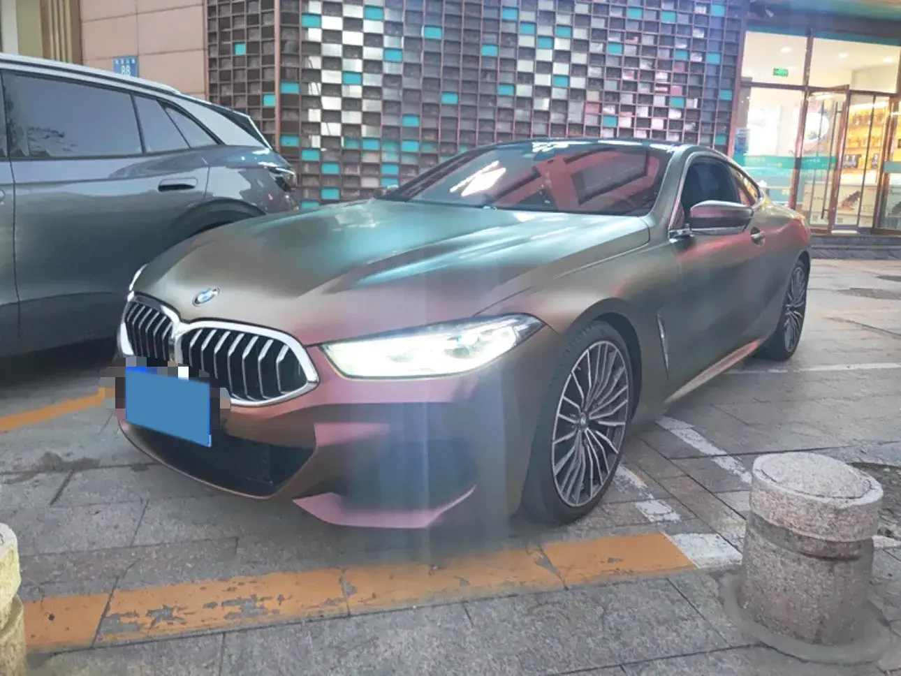 2019 BMW 8 view 1