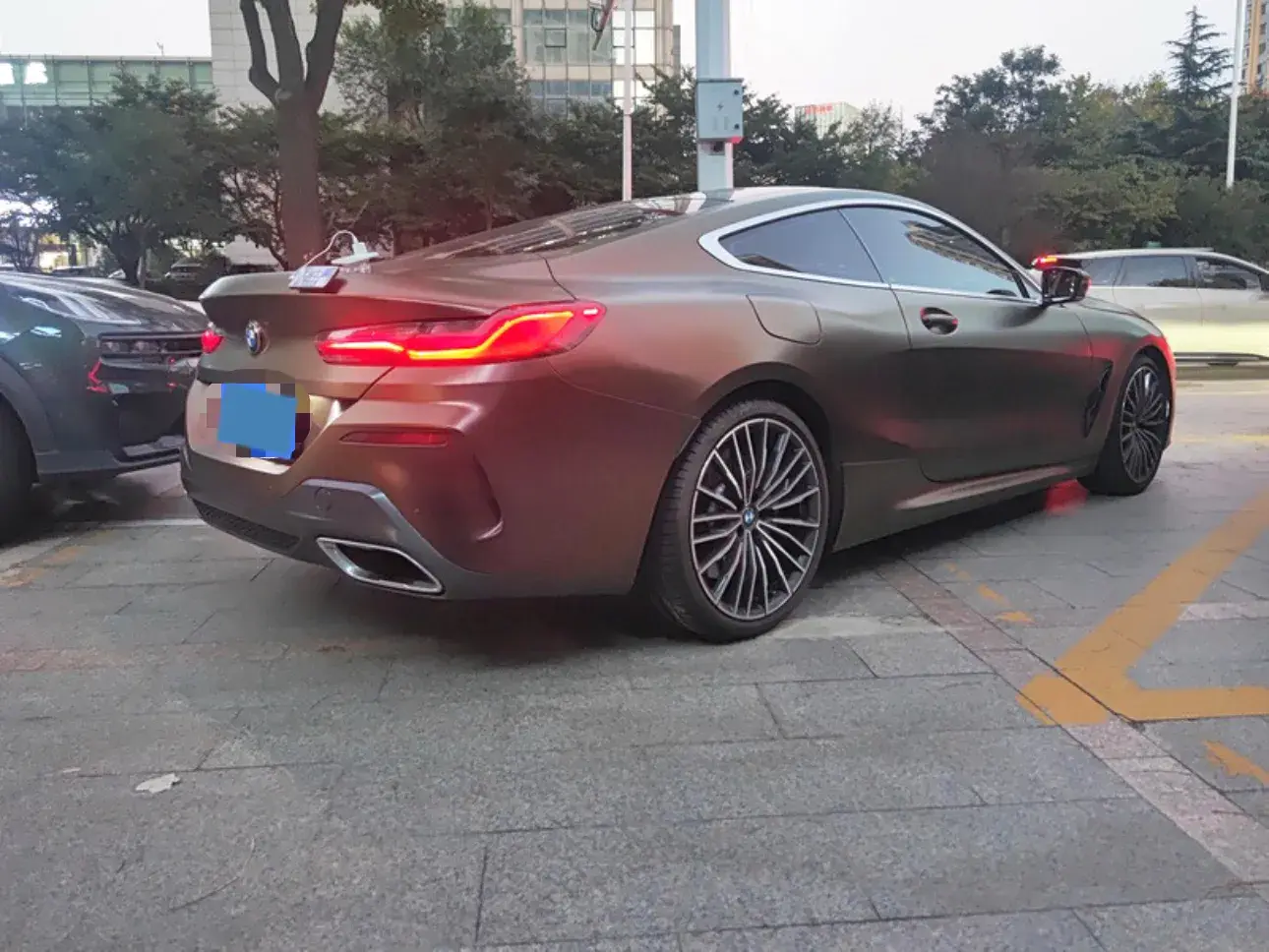 2019 BMW 8 thumbnail 3