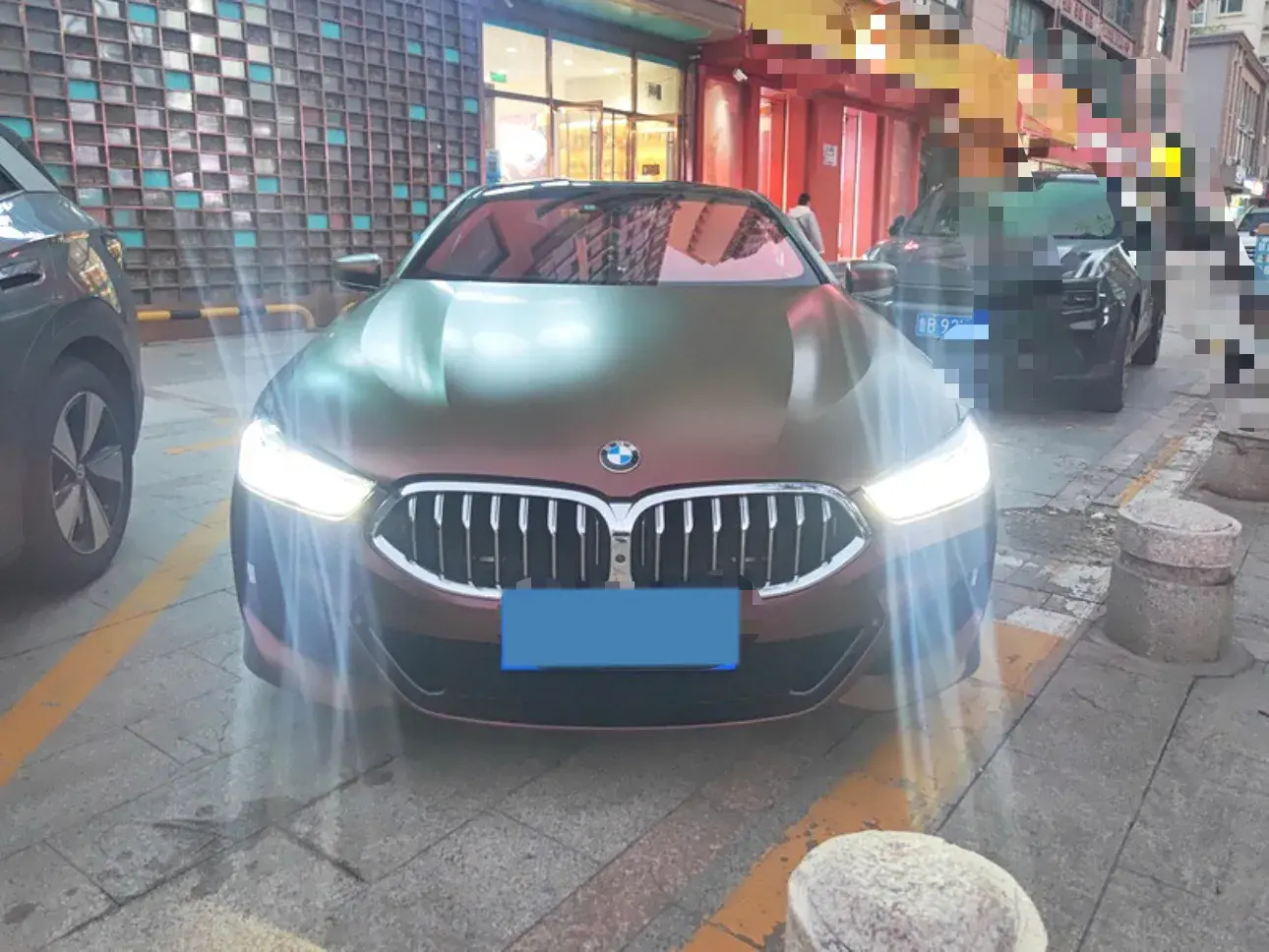 2019 BMW 8 thumbnail 2