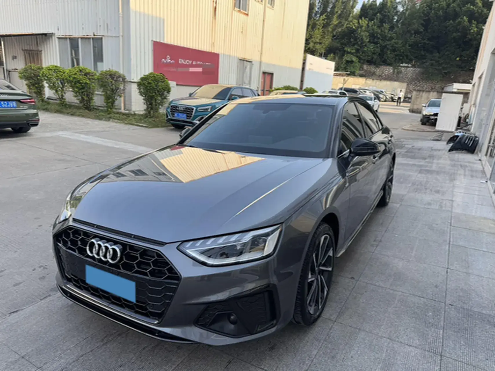 2023 AUDI A4L view 1