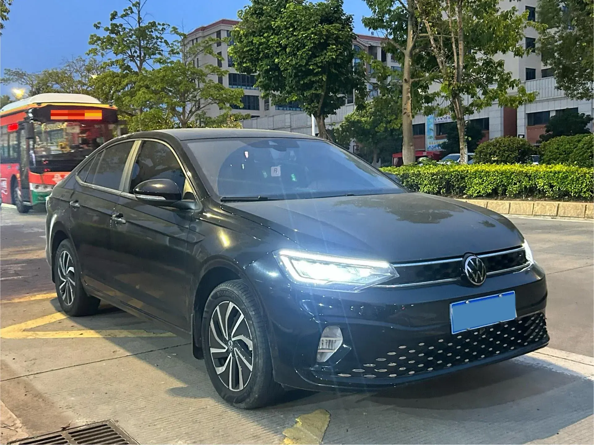 2023 VOLKSWAGEN LAVIDA thumbnail 3