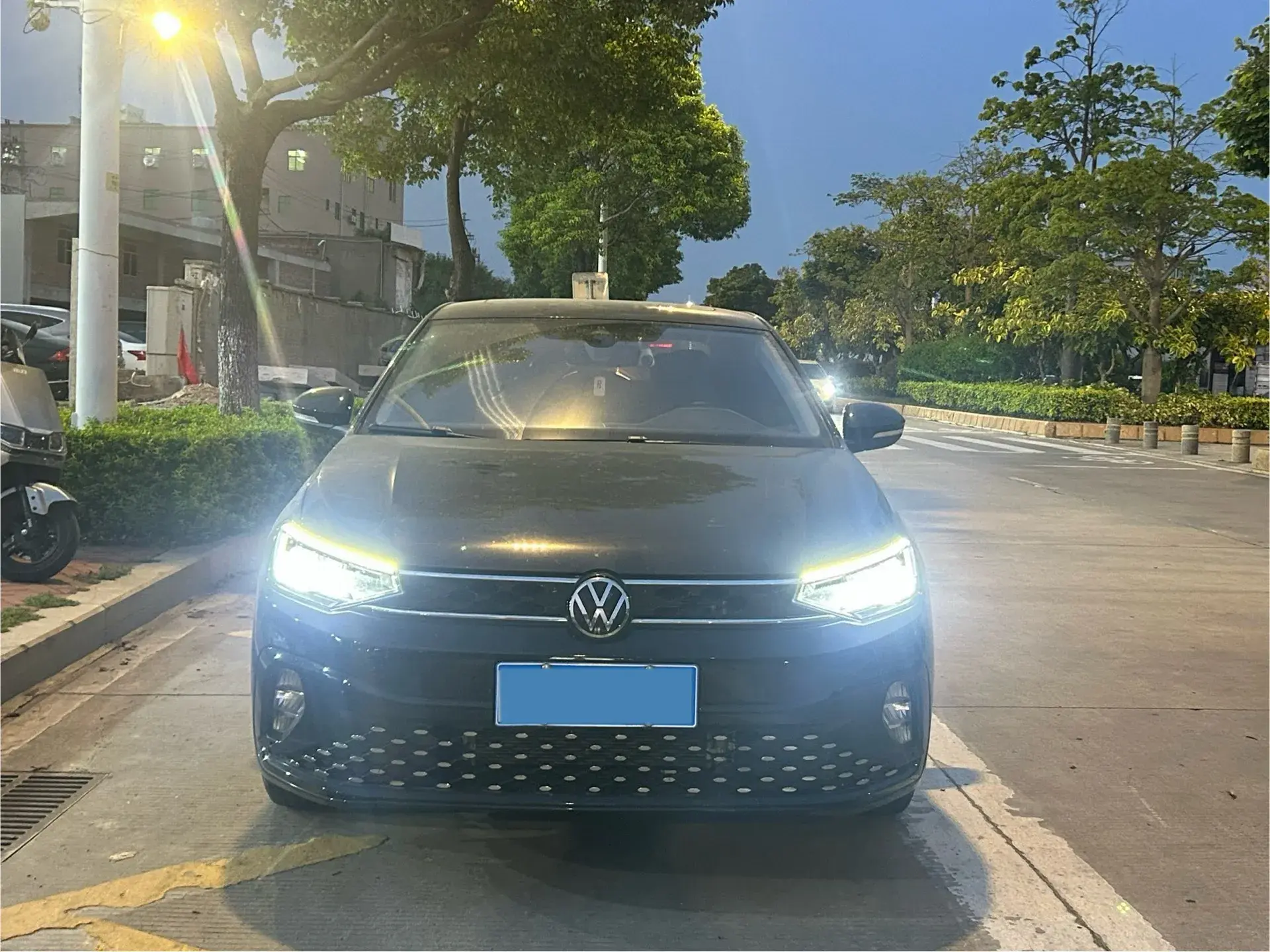 2023 VOLKSWAGEN LAVIDA thumbnail 2