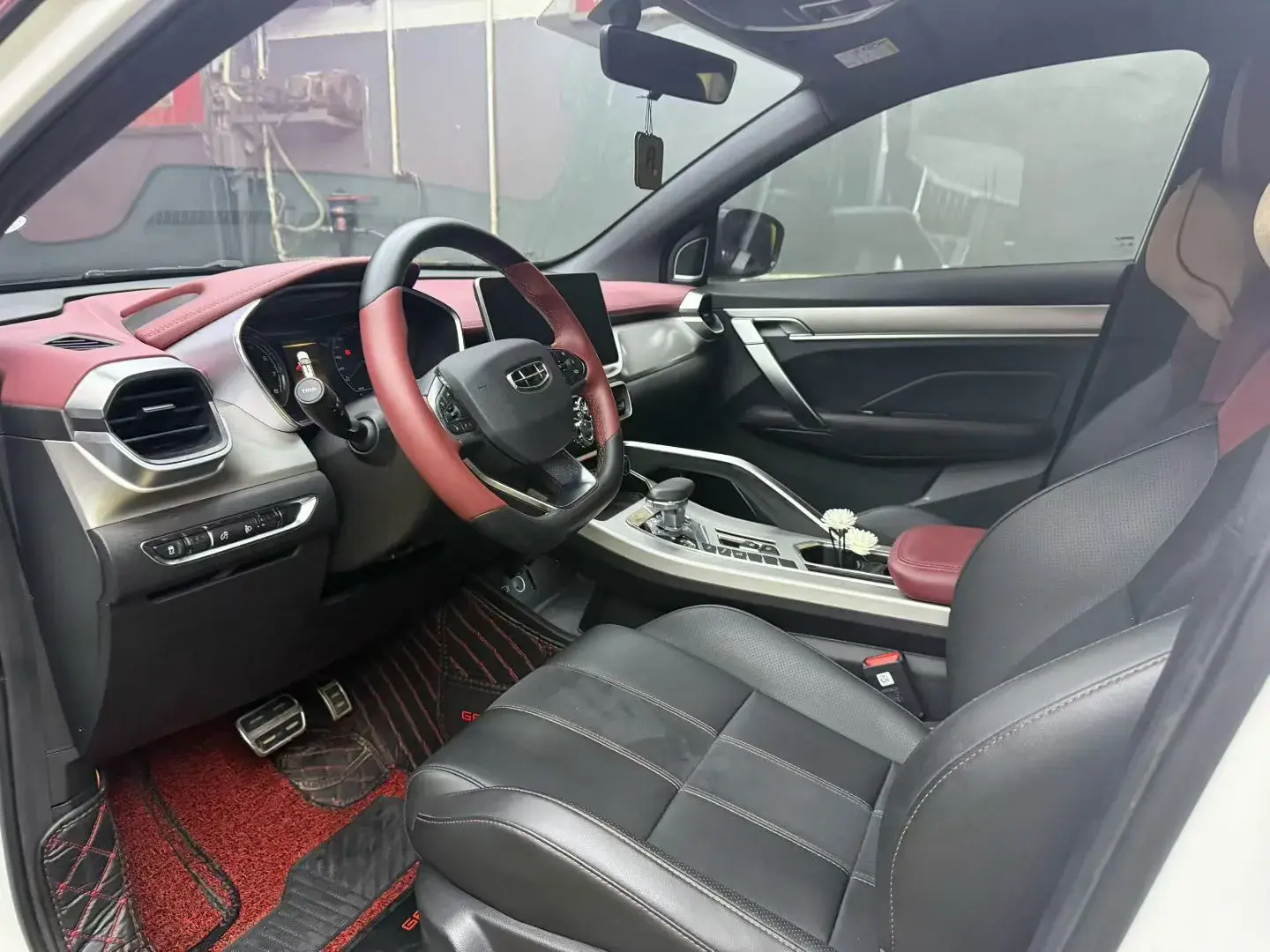 2021 GEELY COOLRAY thumbnail 2