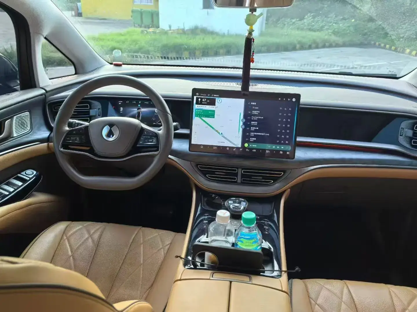 2024 DENZA D9 thumbnail 2