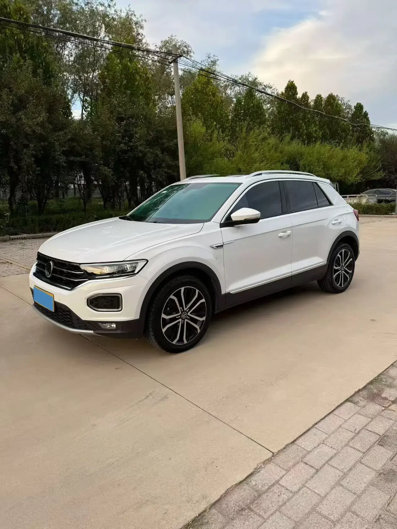 2022 VOLKSWAGEN T-ROC view 1