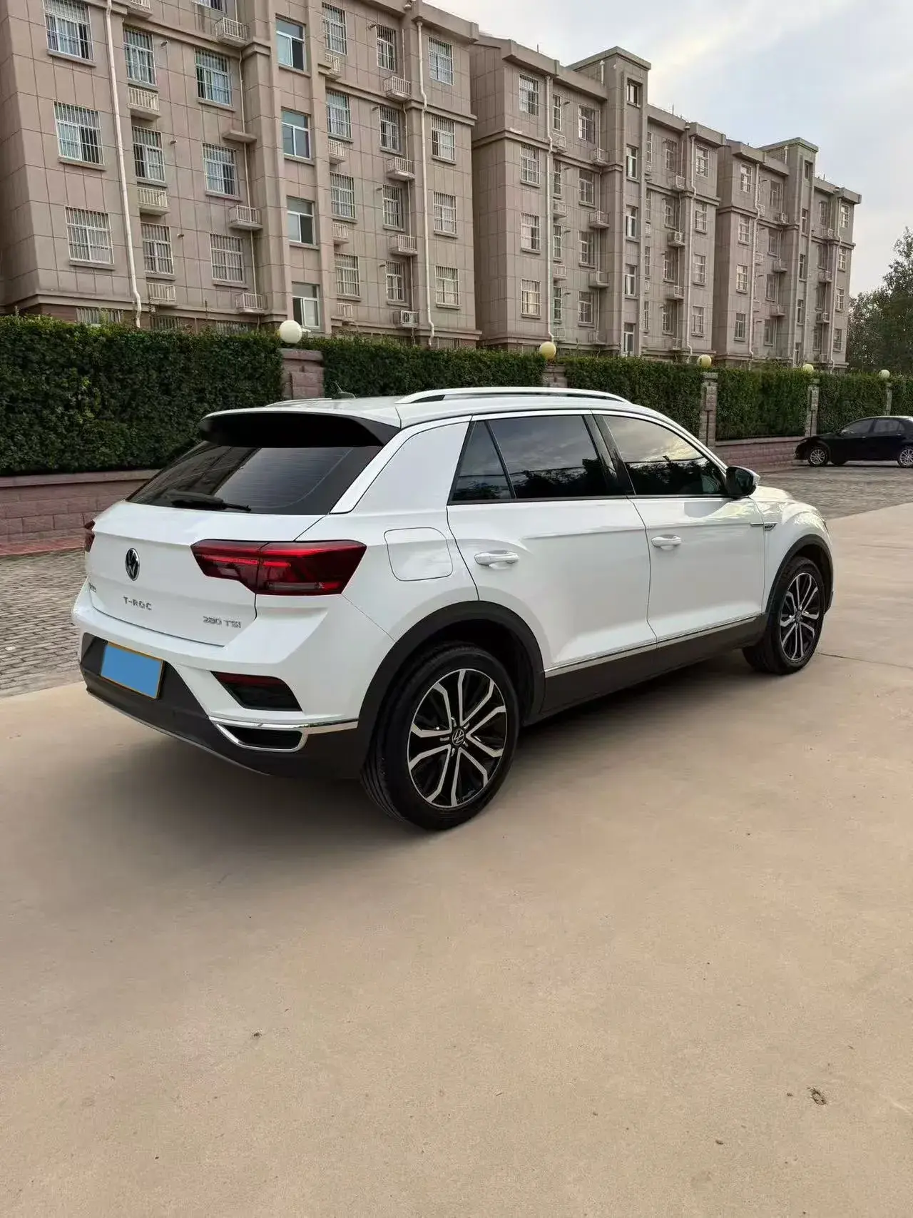 2022 VOLKSWAGEN T-ROC thumbnail 4