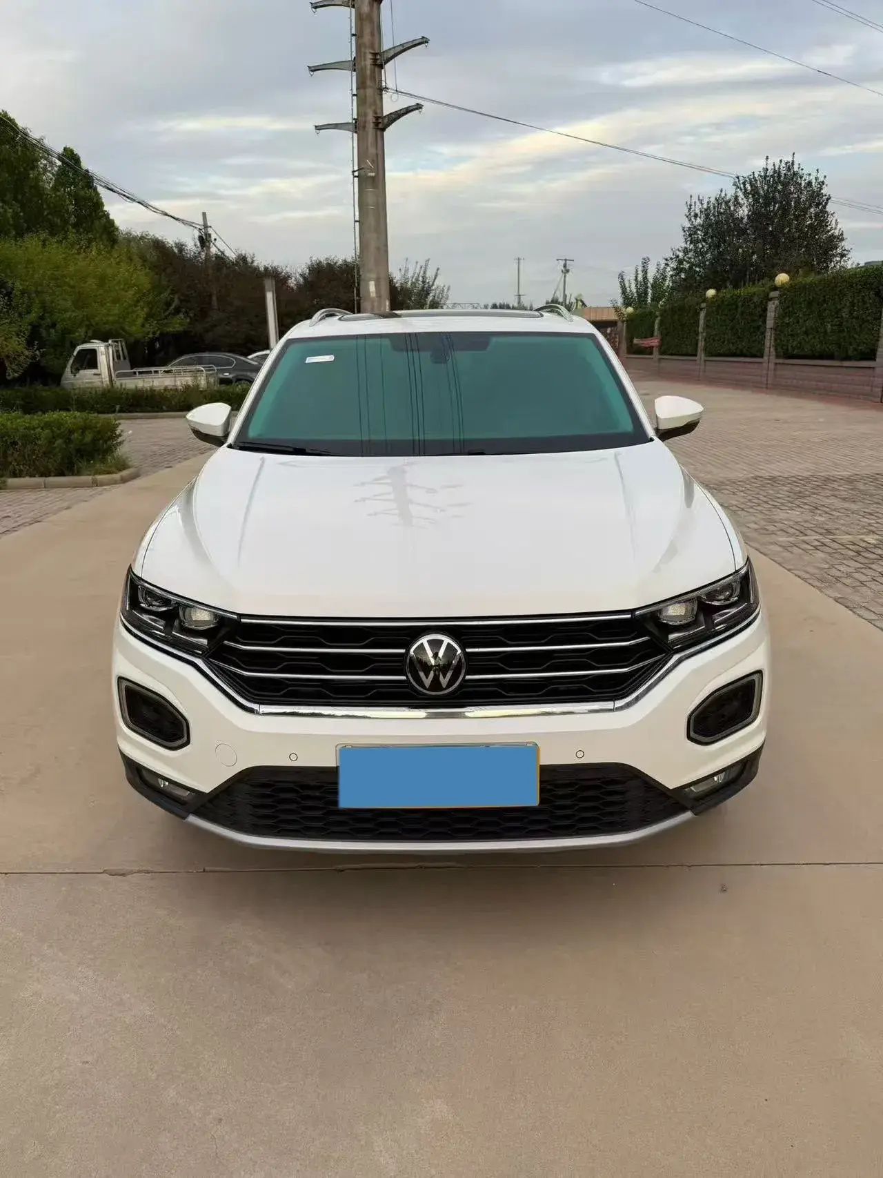 2022 VOLKSWAGEN T-ROC thumbnail 2