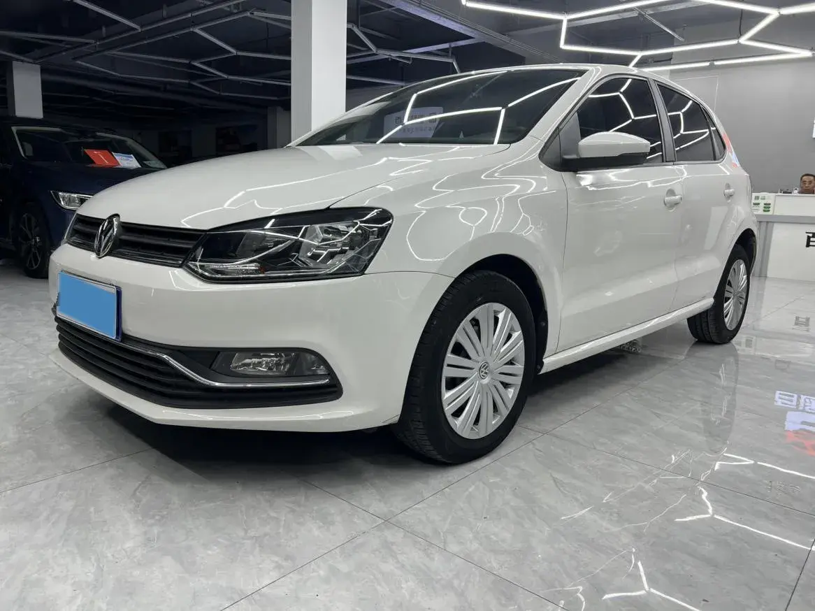 2018 VOLKSWAGEN POLO view 1