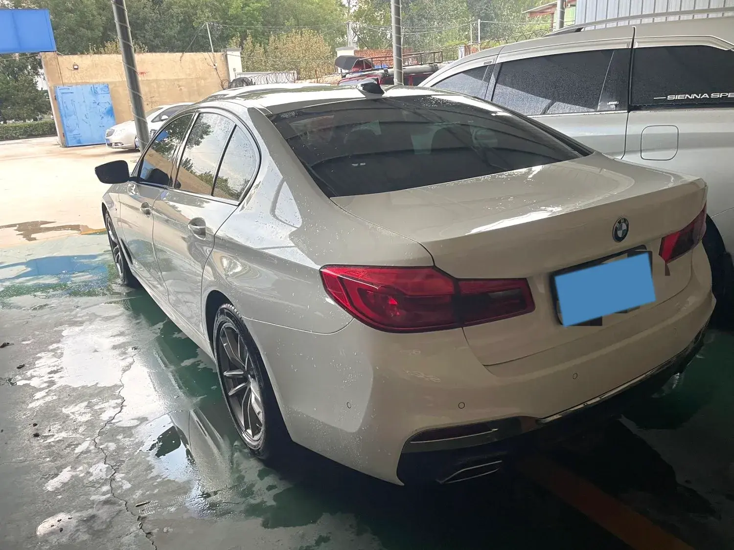 2020 BMW 5 thumbnail 4