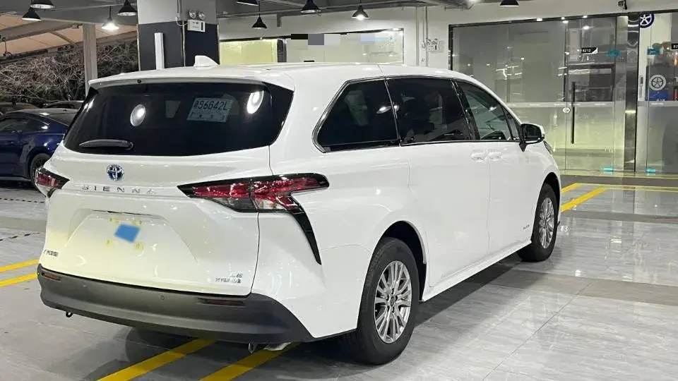 2023 TOYOTA SIENNA thumbnail 4