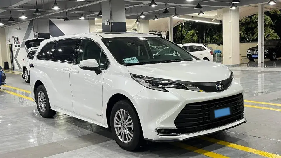 2023 TOYOTA SIENNA thumbnail 3