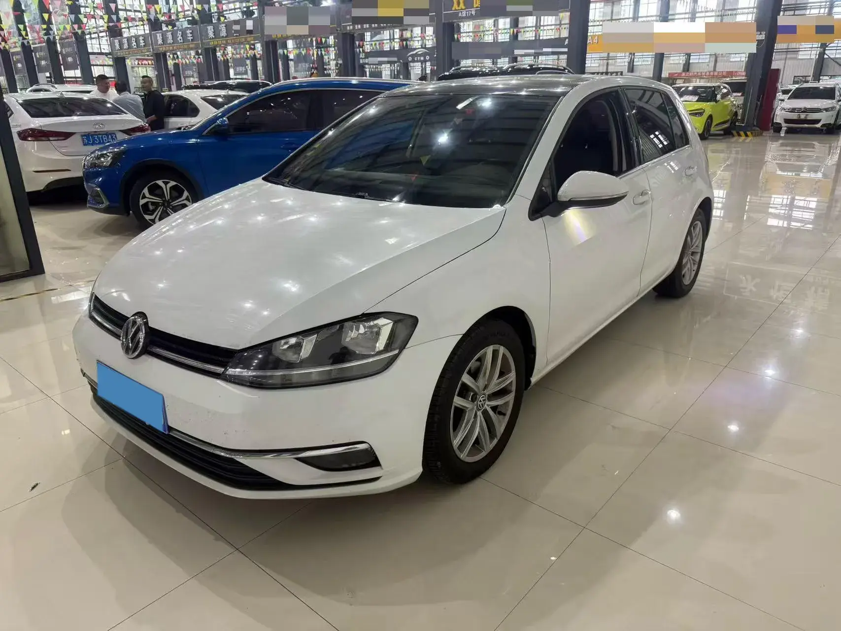 2019 VOLKSWAGEN GOLF view 1