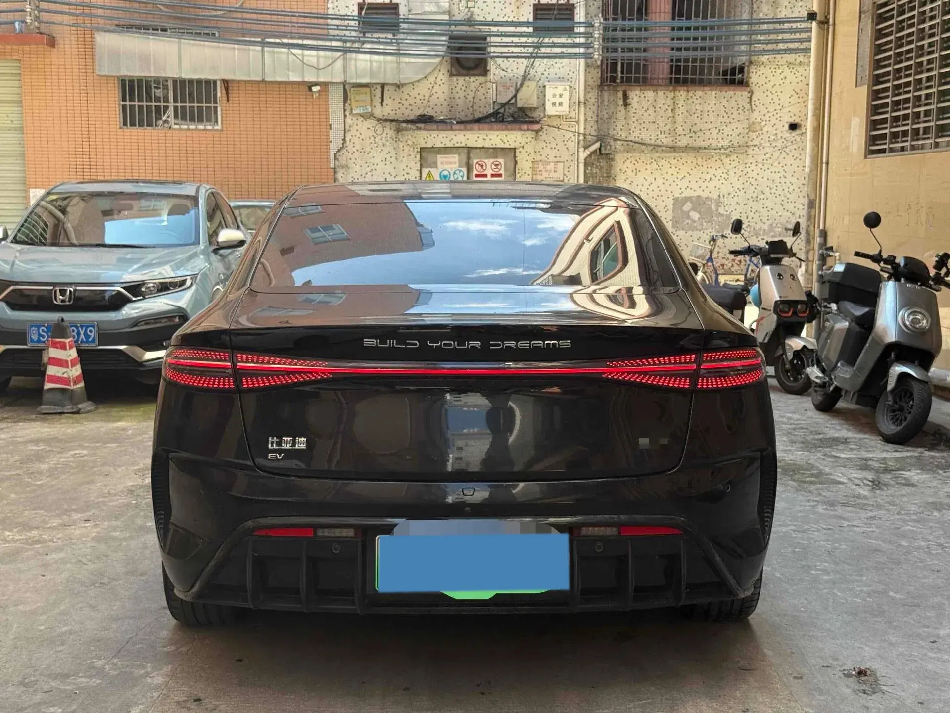 2022 BYD SEAL thumbnail 3