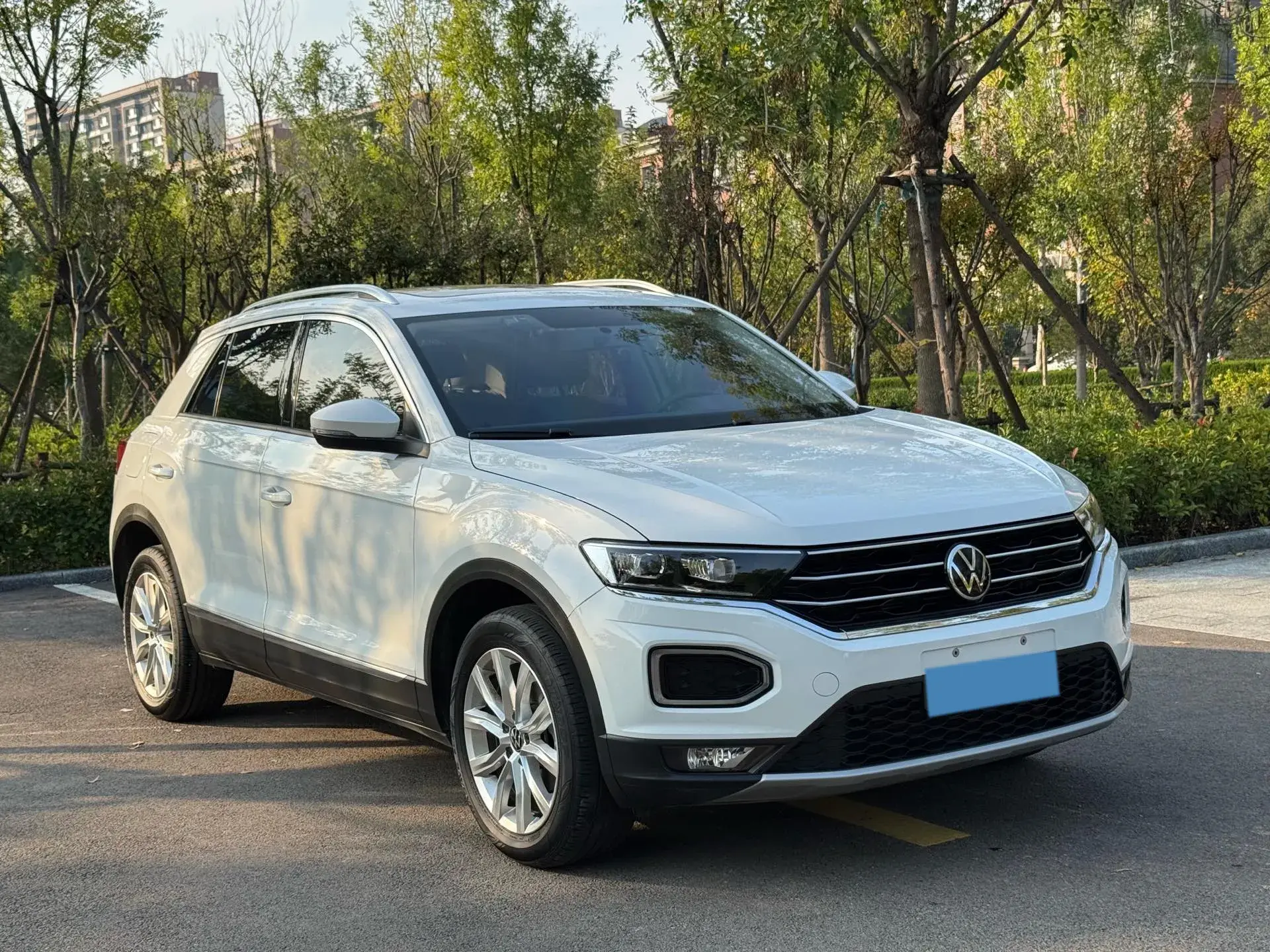 2022 VOLKSWAGEN T-ROC thumbnail 3