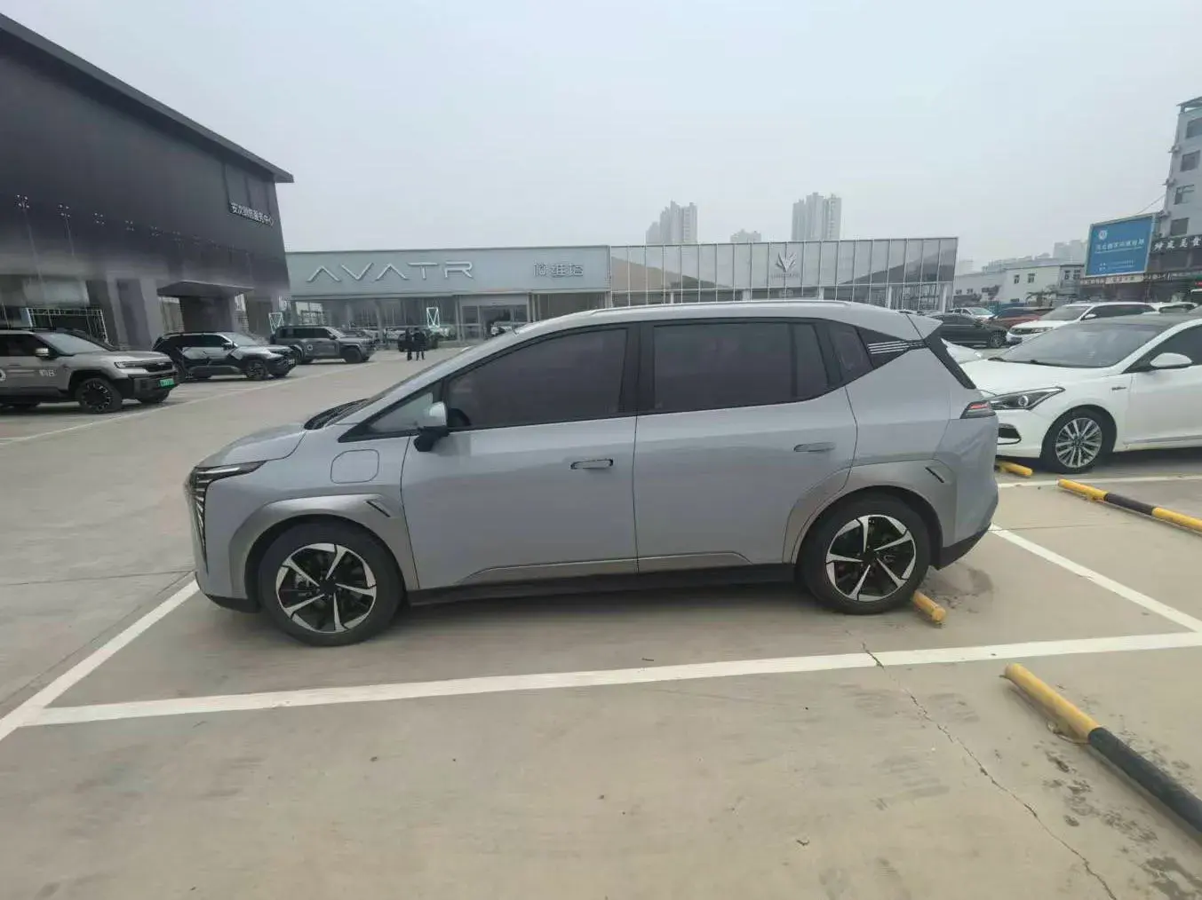 2023 AION Y thumbnail 3