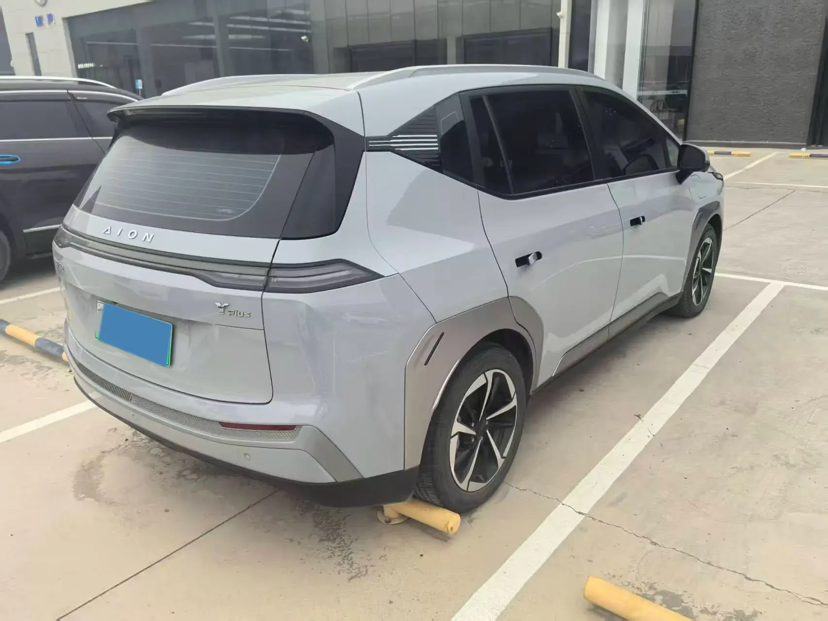 2023 AION Y thumbnail 2