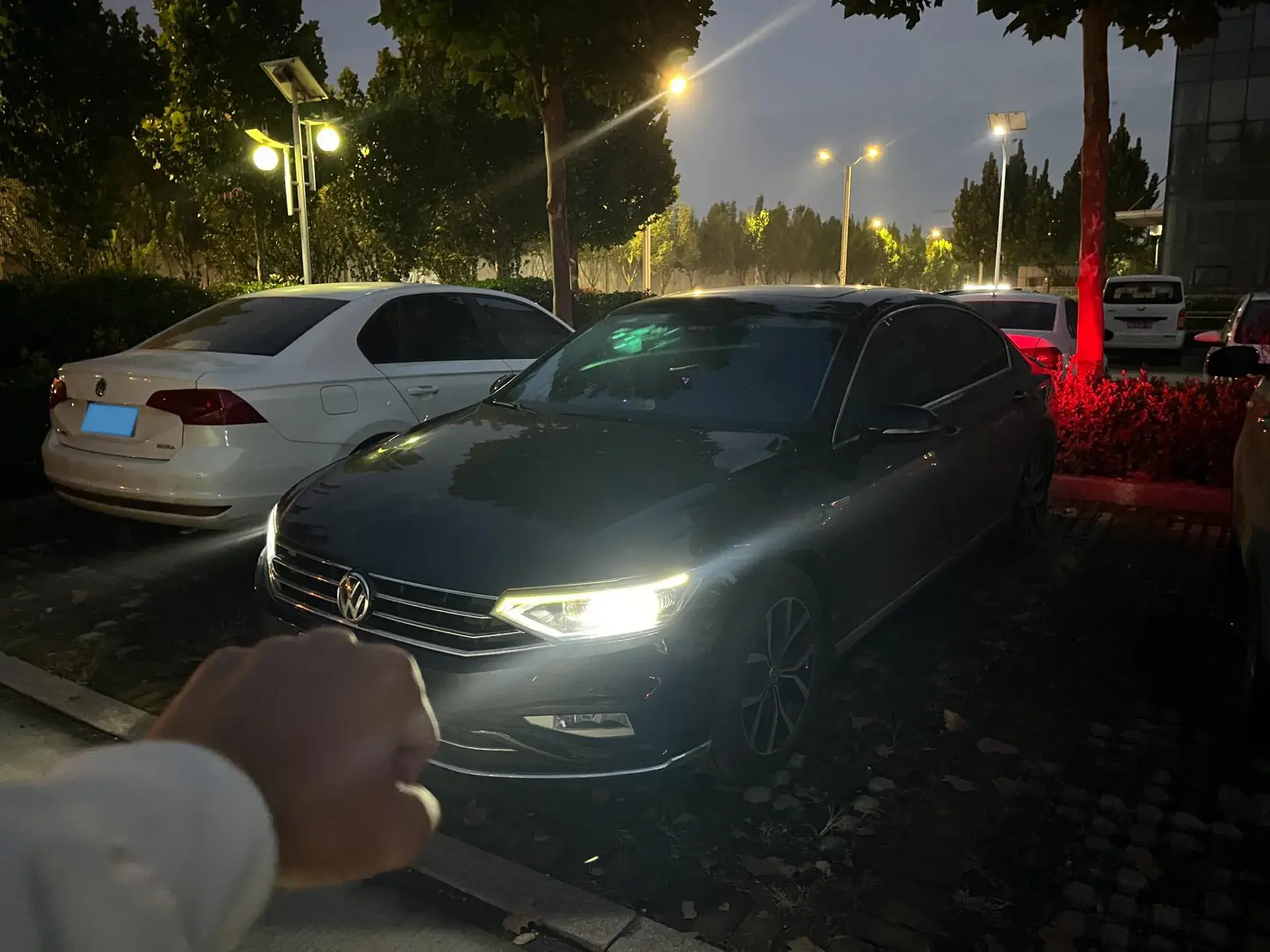 2020 VOLKSWAGEN MAGOTAN view 1