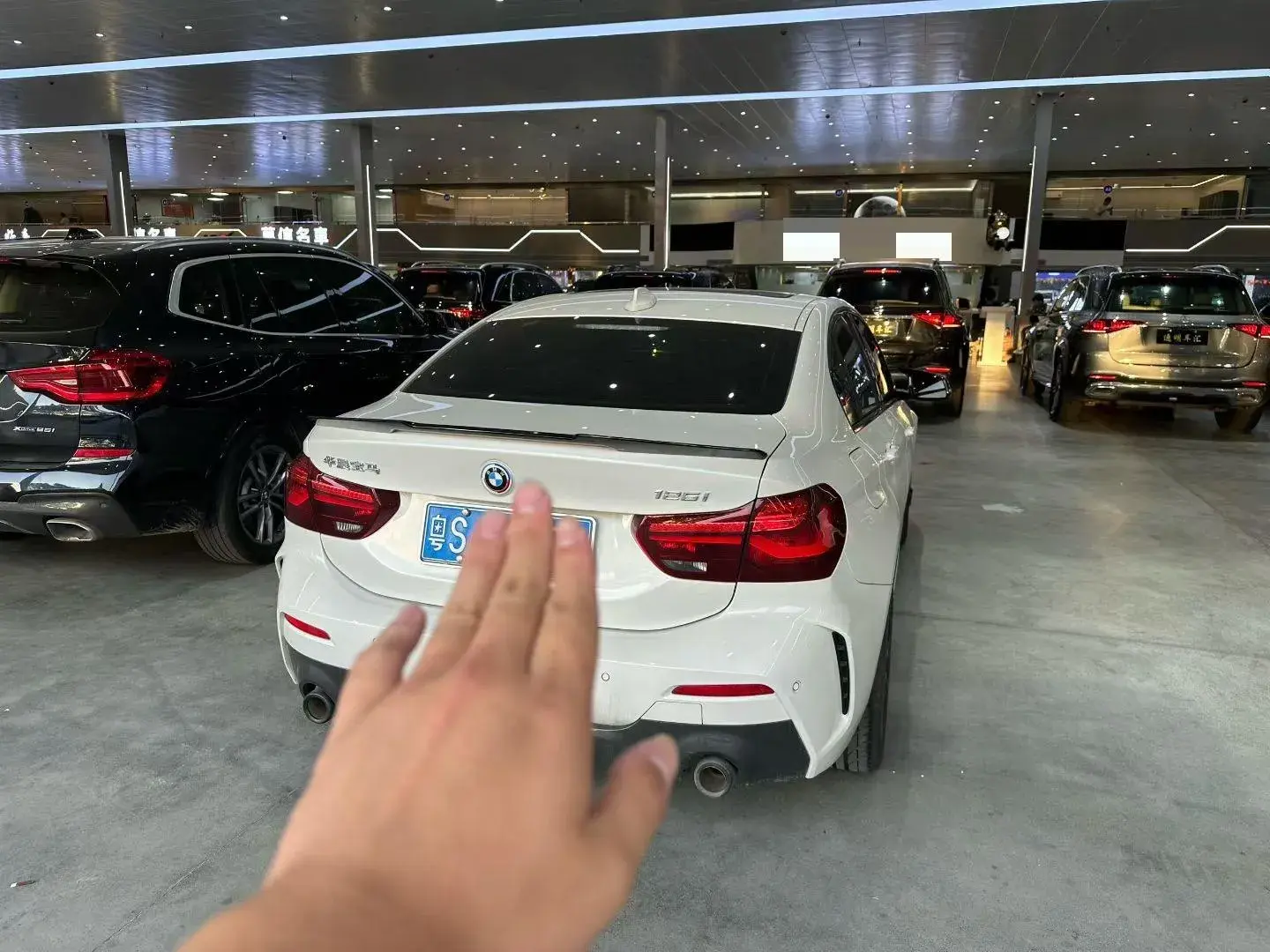 2023 BMW 1 thumbnail 4