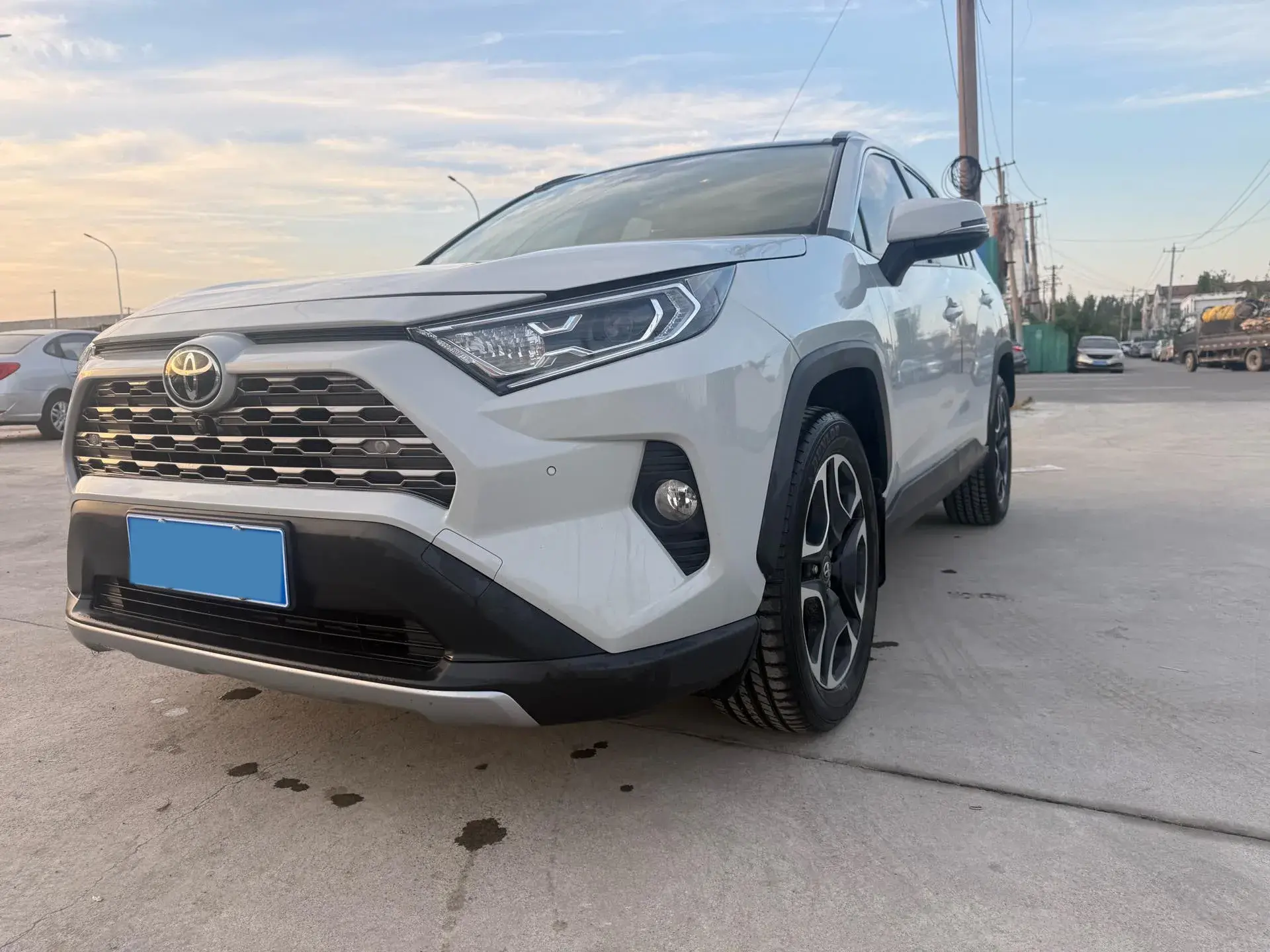2020 TOYOTA RAV4 view 1