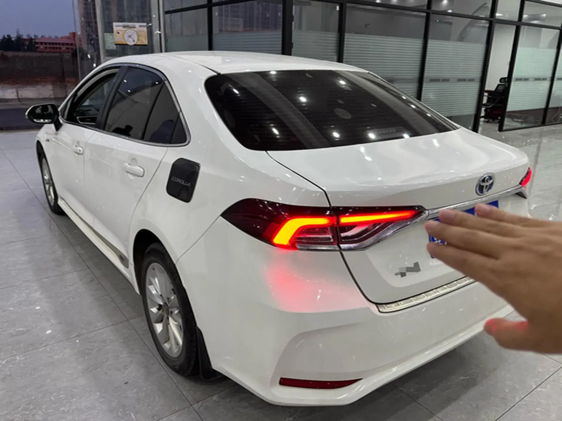 2021 TOYOTA COROLLA thumbnail 4