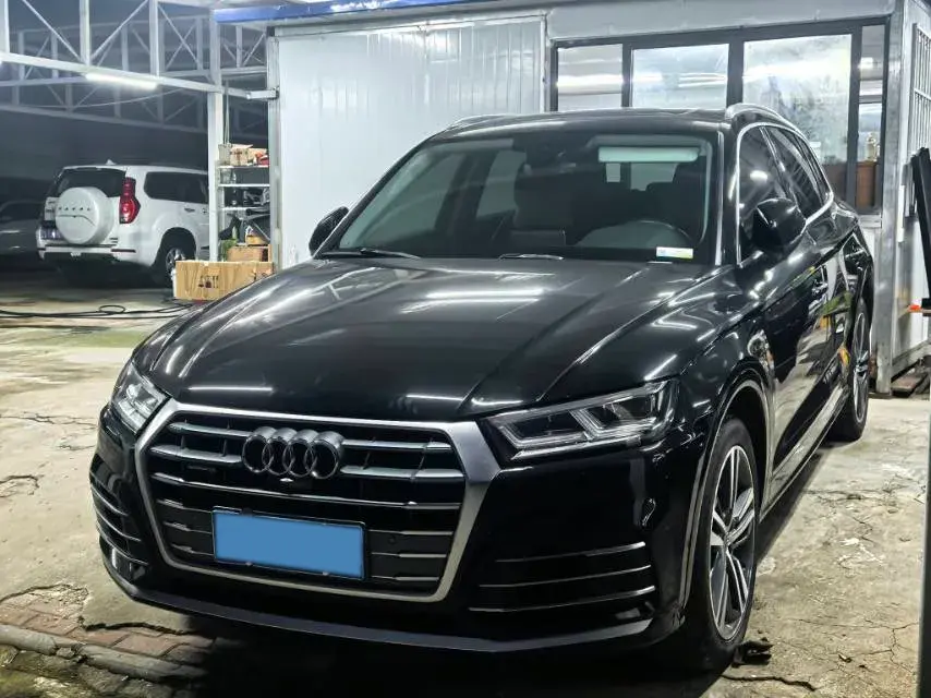2020 AUDI Q5L view 1